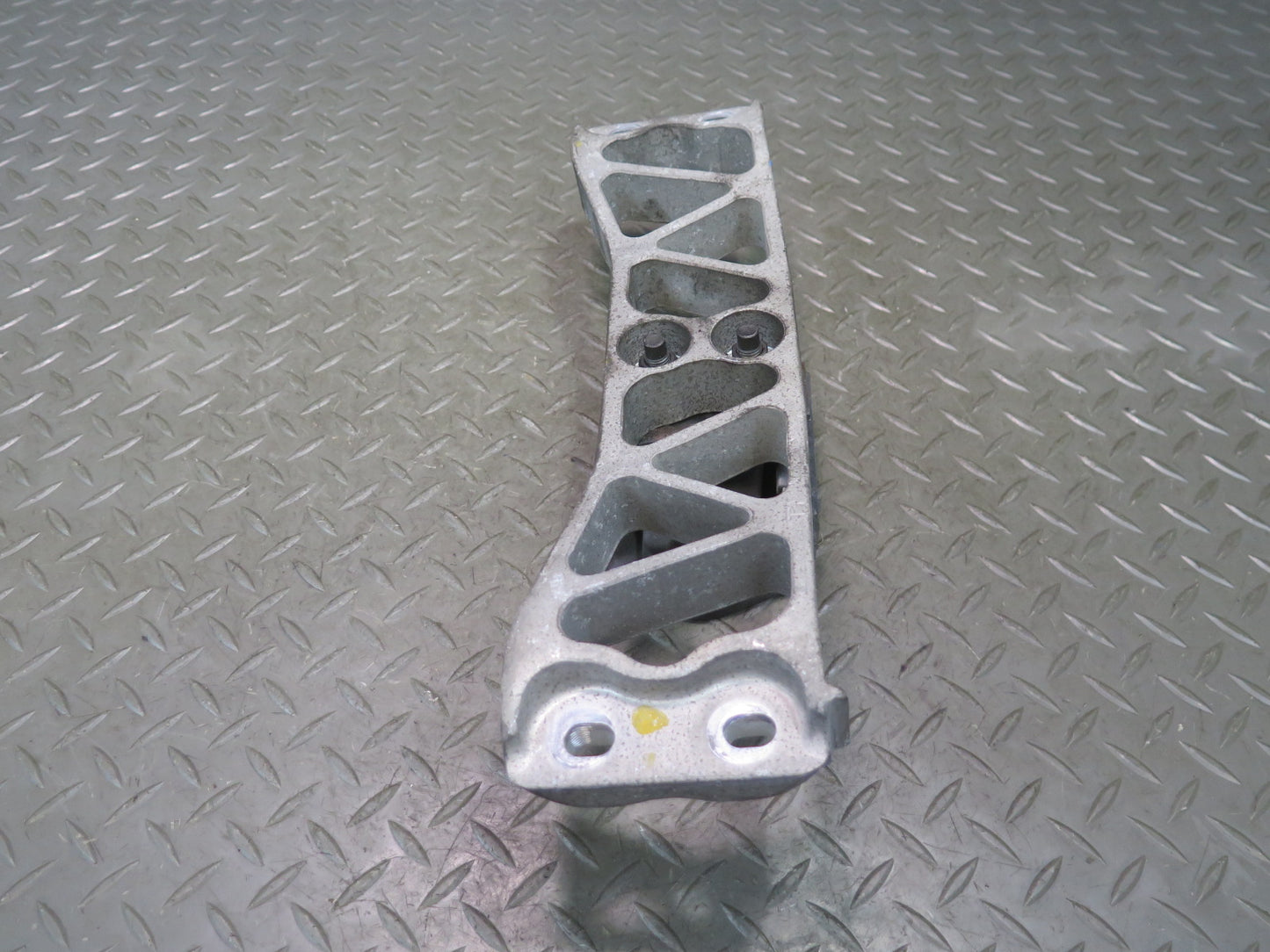 95-97 Nissan Gloria HY33 VQ30DET A/T Transmission Mount Bracket Support OEM