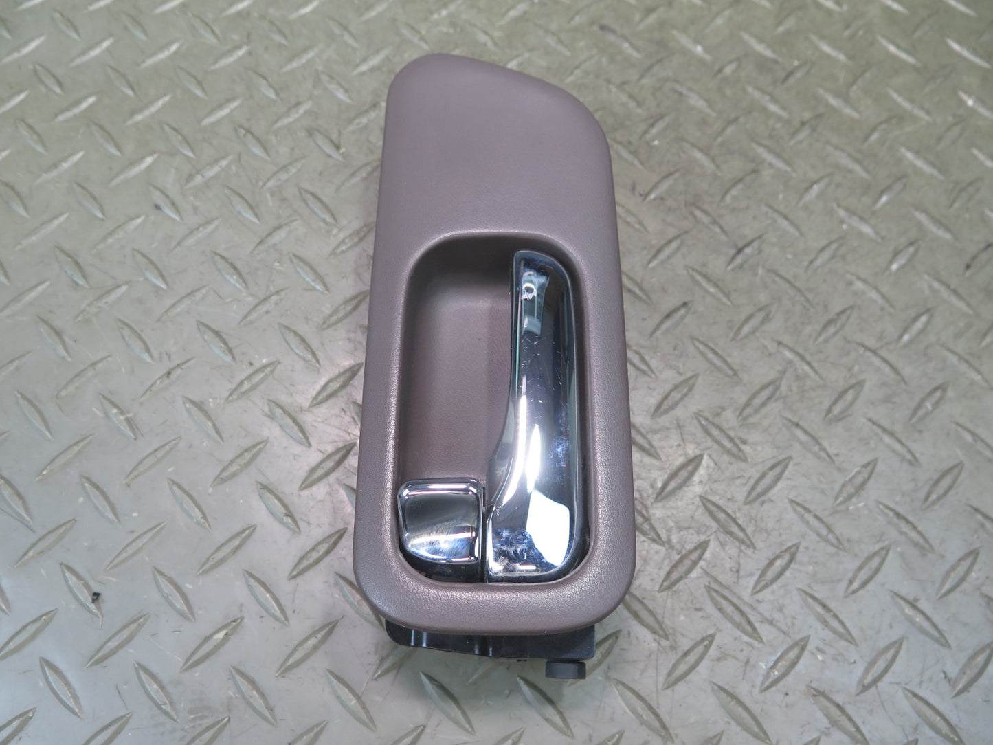 95-96 Nissan Gloria HY33 Set of 4 Interior Door Handle w Trim & Switch Brown OEM