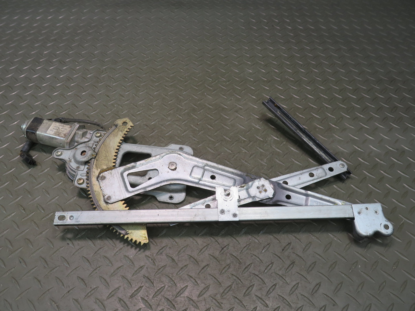 95-97 Nissan Gloria Cedric HY33 Front Right Door Window Regulator w Motor OEM