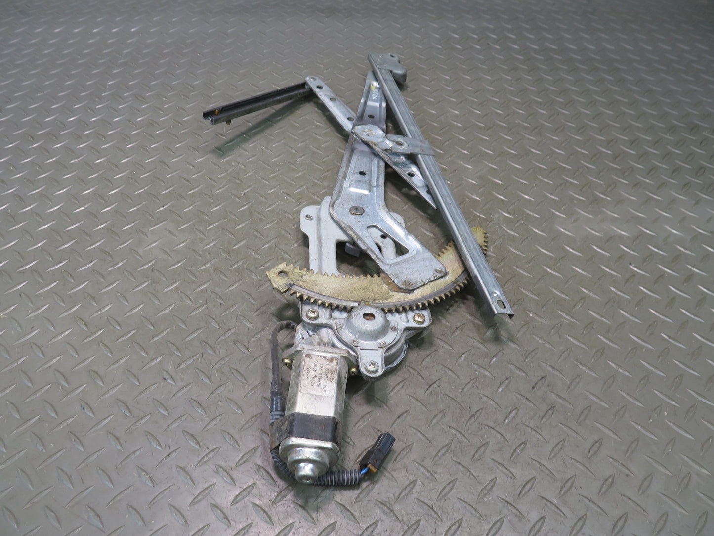 95-97 Nissan Gloria Cedric HY33 Front Right Door Window Regulator w Motor OEM