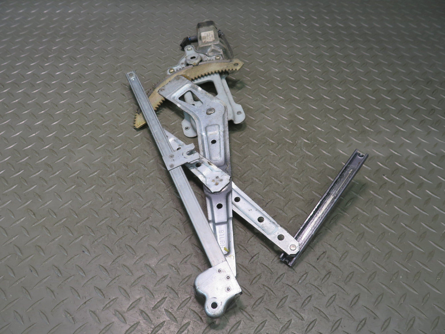 95-97 Nissan Gloria Cedric HY33 Front Right Door Window Regulator w Motor OEM