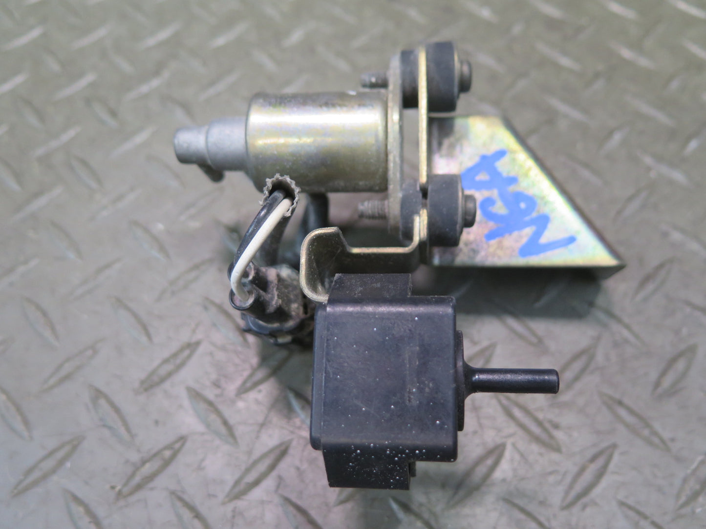 95-97 Nissan Gloria HY33 VQ30DET Turbo Boost Control Sensor w Valve OEM