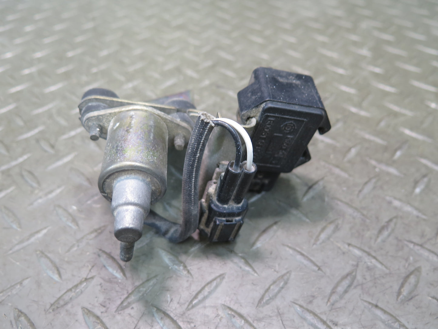 95-97 Nissan Gloria HY33 VQ30DET Turbo Boost Control Sensor w Valve OEM