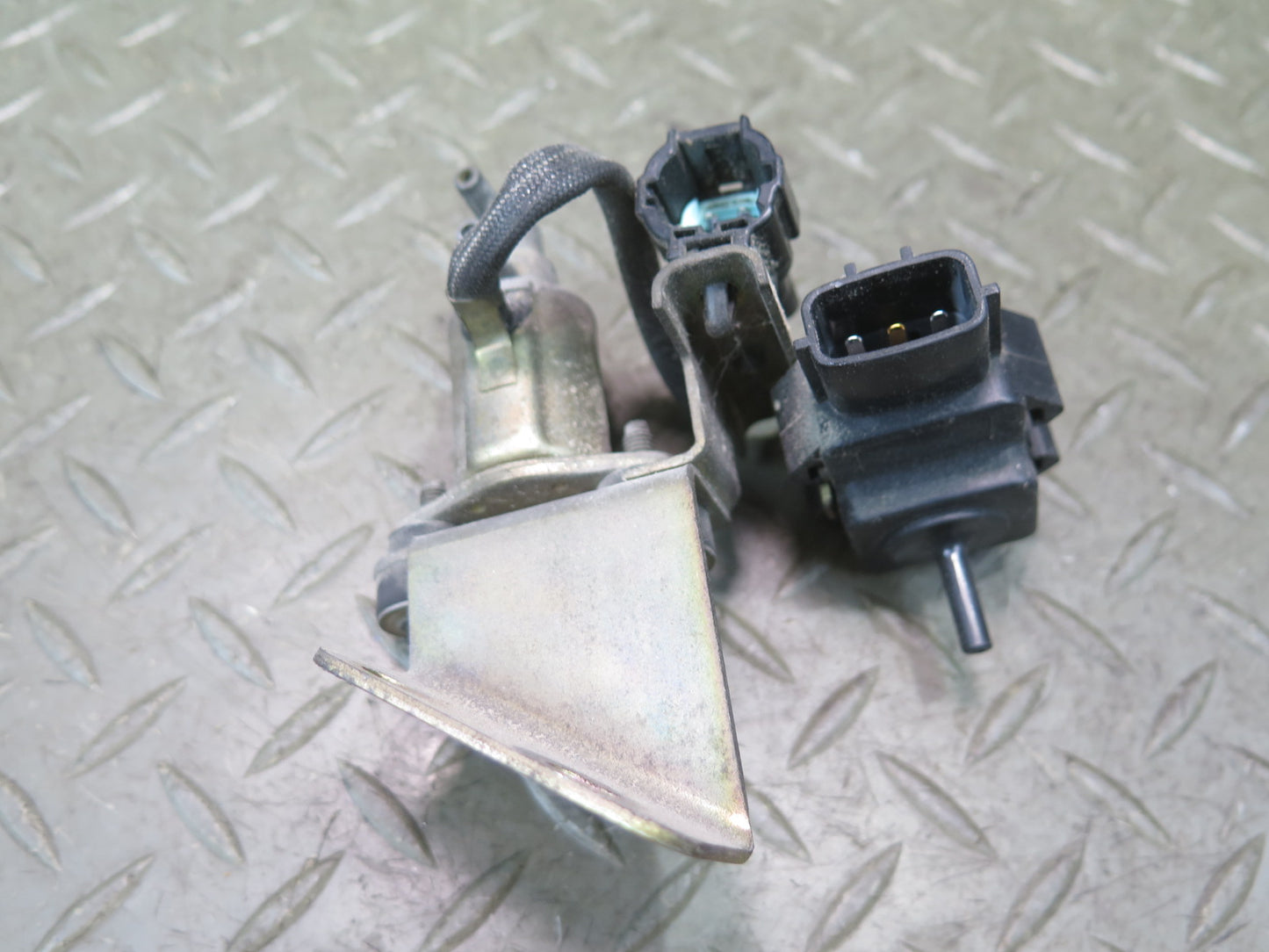 95-97 Nissan Gloria HY33 VQ30DET Turbo Boost Control Sensor w Valve OEM