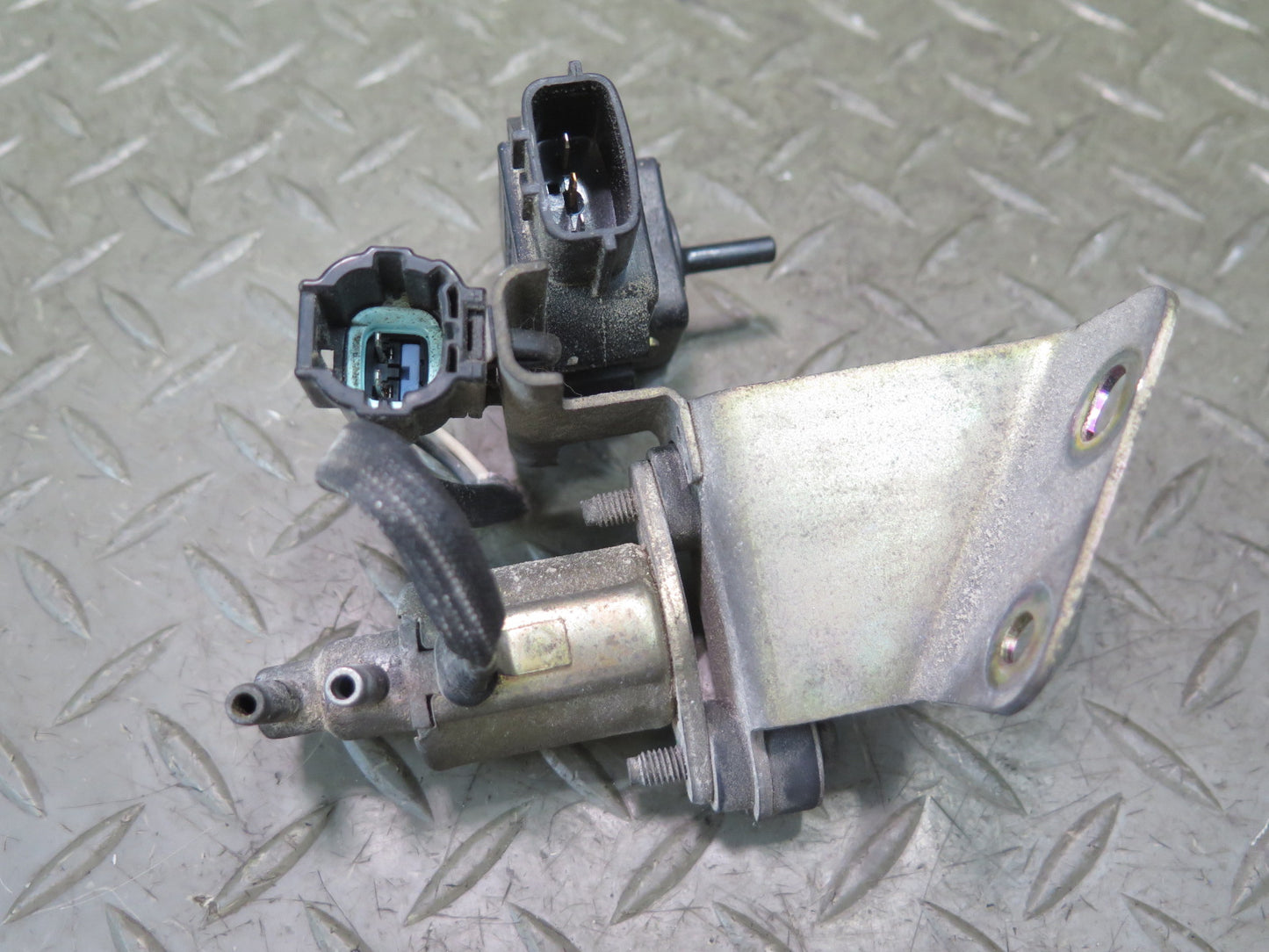 95-97 Nissan Gloria HY33 VQ30DET Turbo Boost Control Sensor w Valve OEM