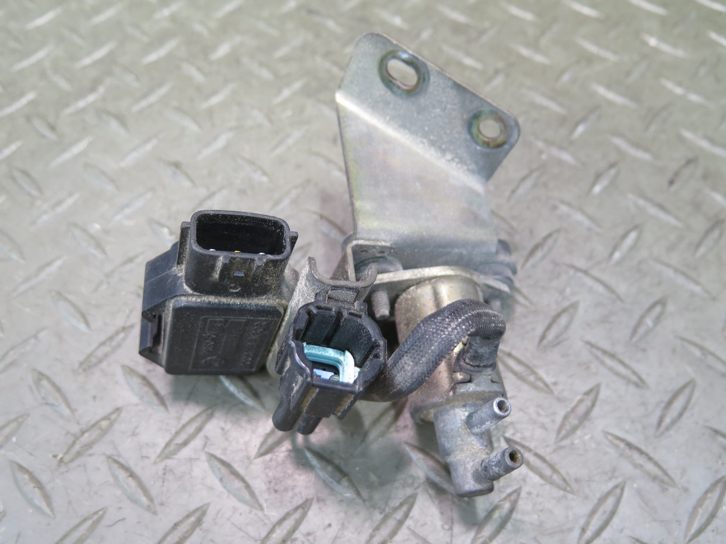95-97 Nissan Gloria HY33 VQ30DET Turbo Boost Control Sensor w Valve OEM