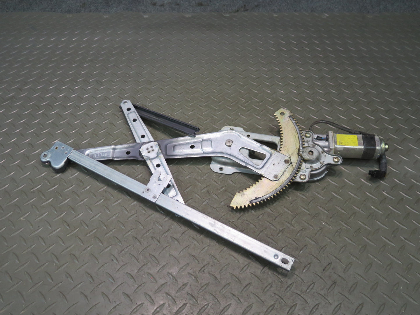 95-97 Nissan Gloria Cedric HY33 Front Left Door Window Regulator w Motor OEM