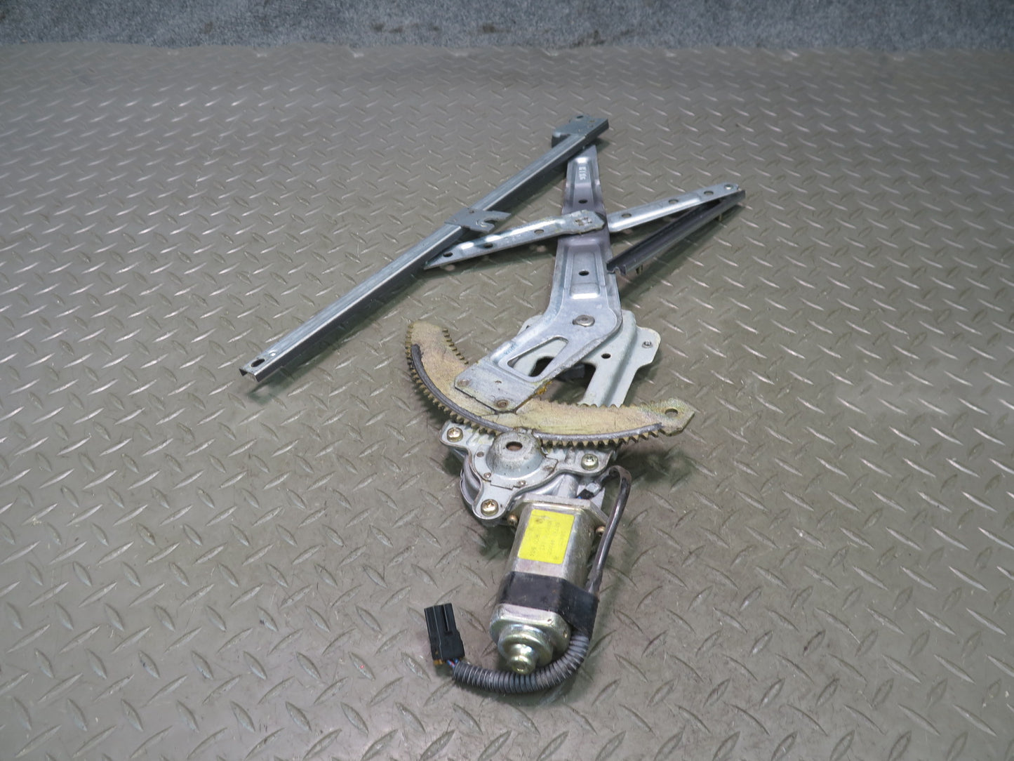 95-97 Nissan Gloria Cedric HY33 Front Left Door Window Regulator w Motor OEM