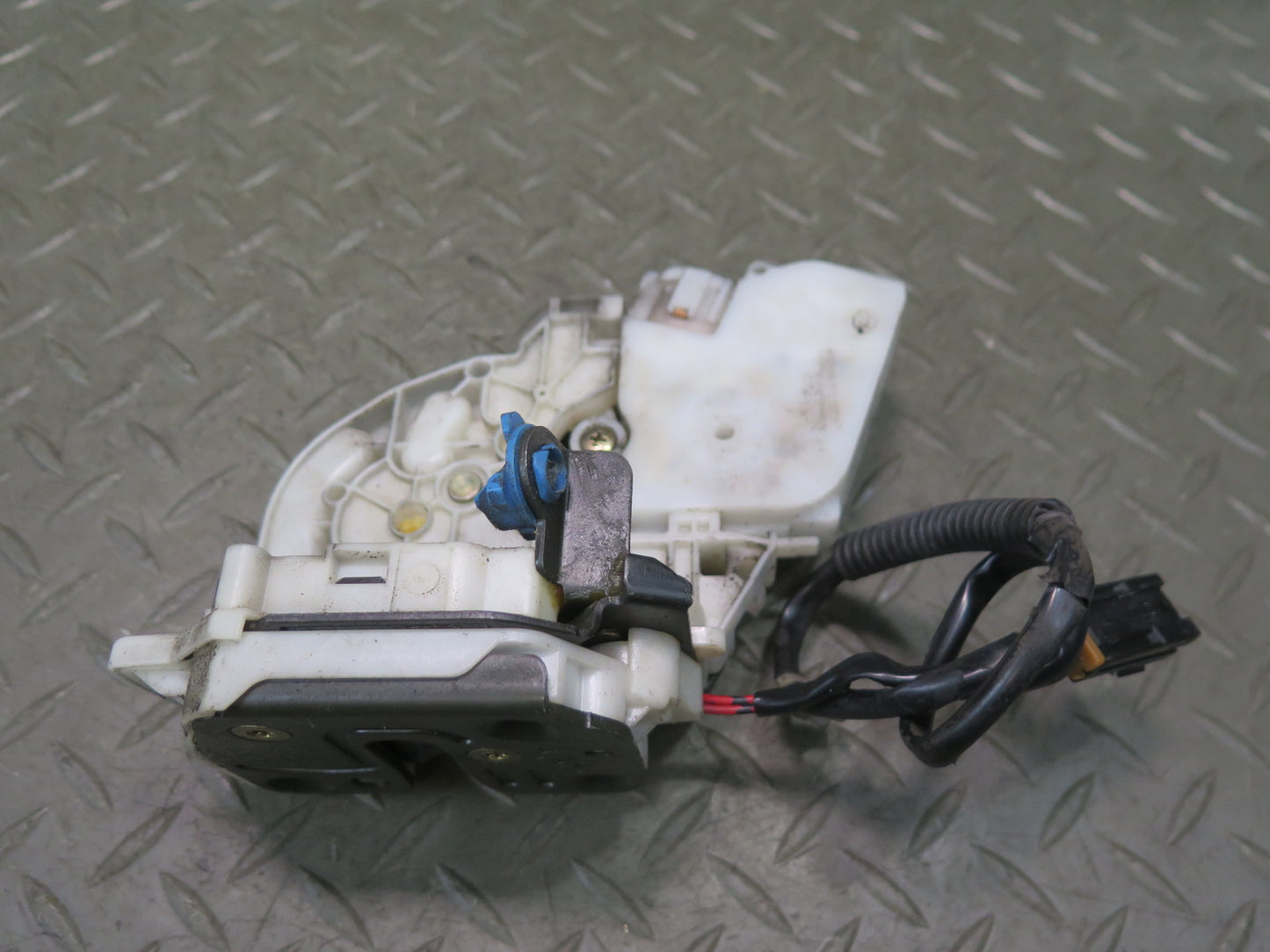 95-97 Nissan Gloria Cedric HY33 Rear Right Door Lock Latch Actuator OEM