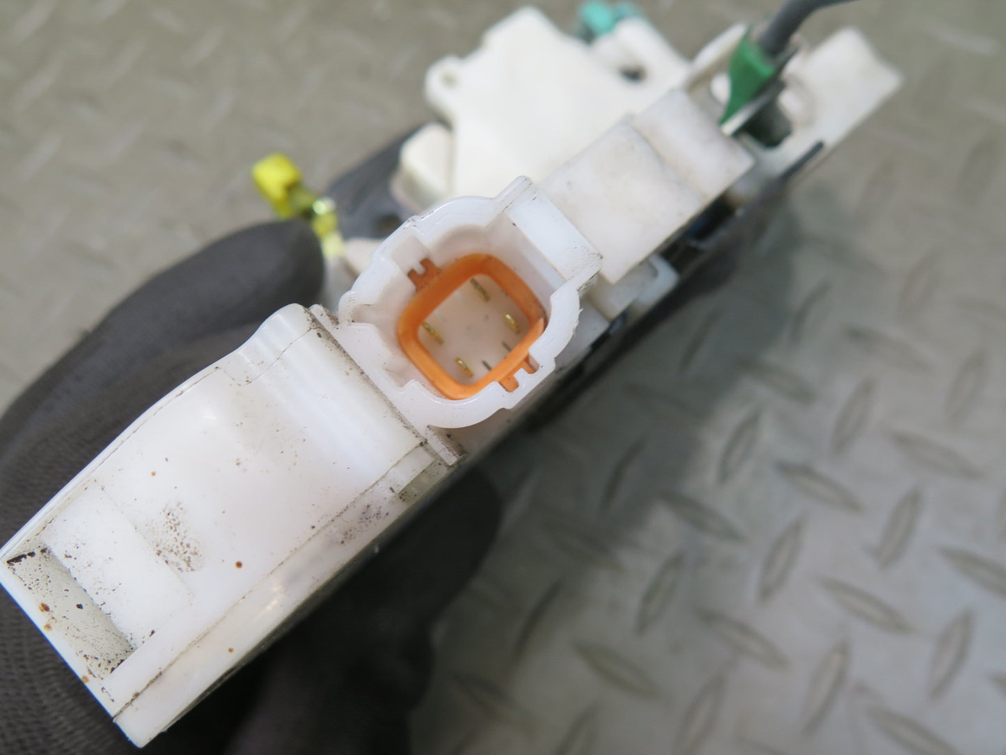 95-97 Nissan Gloria Cedric HY33 Front Right Door Lock Latch Actuator OEM