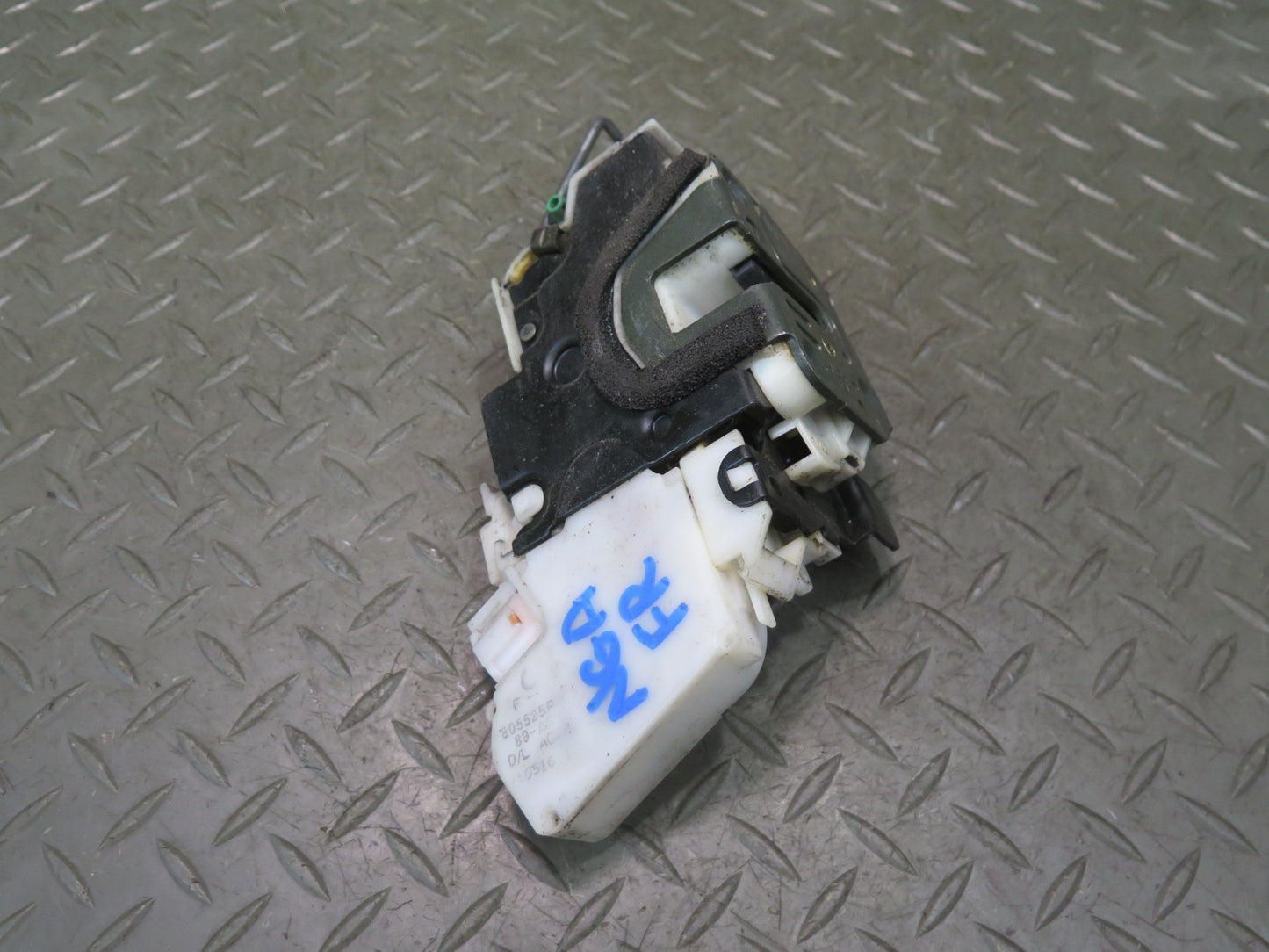 95-97 Nissan Gloria Cedric HY33 Front Right Door Lock Latch Actuator OEM