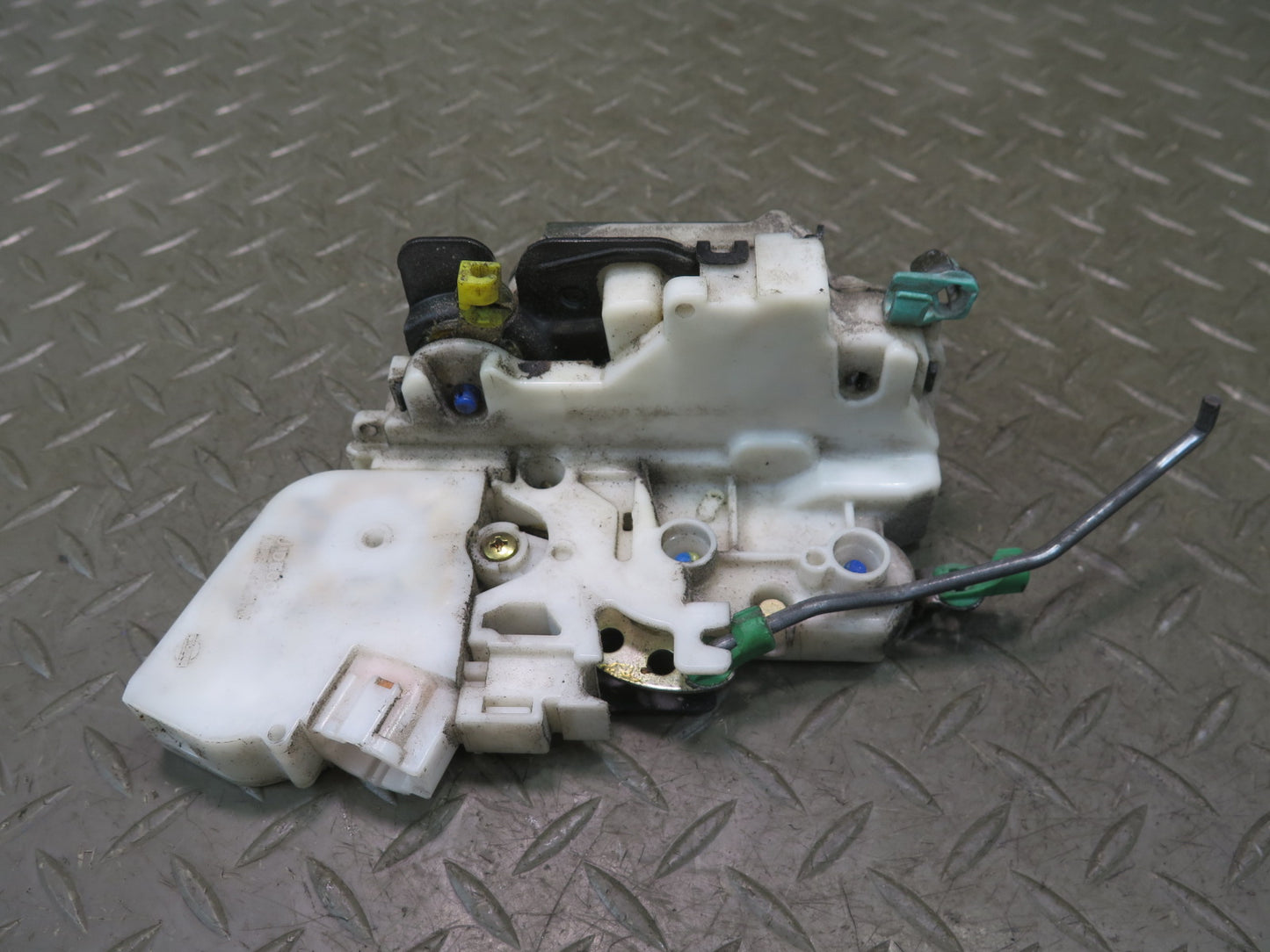 95-97 Nissan Gloria Cedric HY33 Front Right Door Lock Latch Actuator OEM