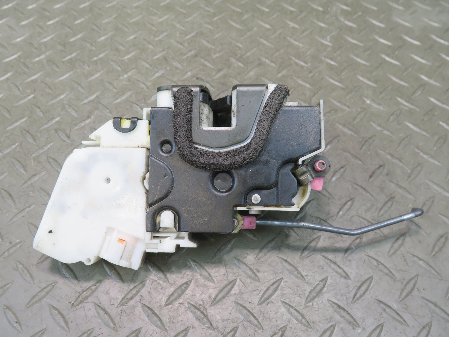 95-97 Nissan Gloria Cedric HY33 Front Left Door Lock Latch Actuator OEM