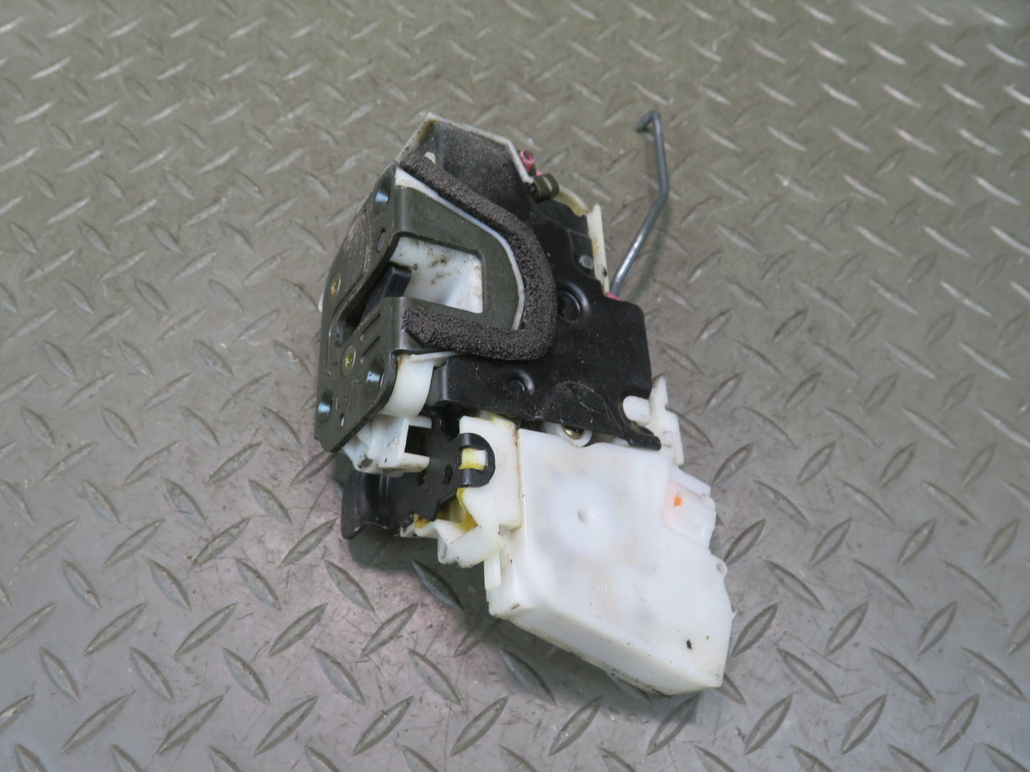 95-97 Nissan Gloria Cedric HY33 Front Left Door Lock Latch Actuator OEM