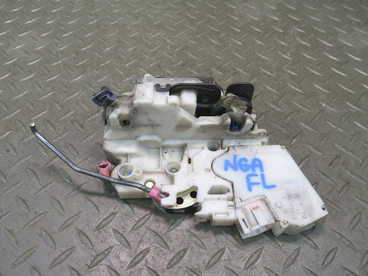 95-97 Nissan Gloria Cedric HY33 Front Left Door Lock Latch Actuator OEM