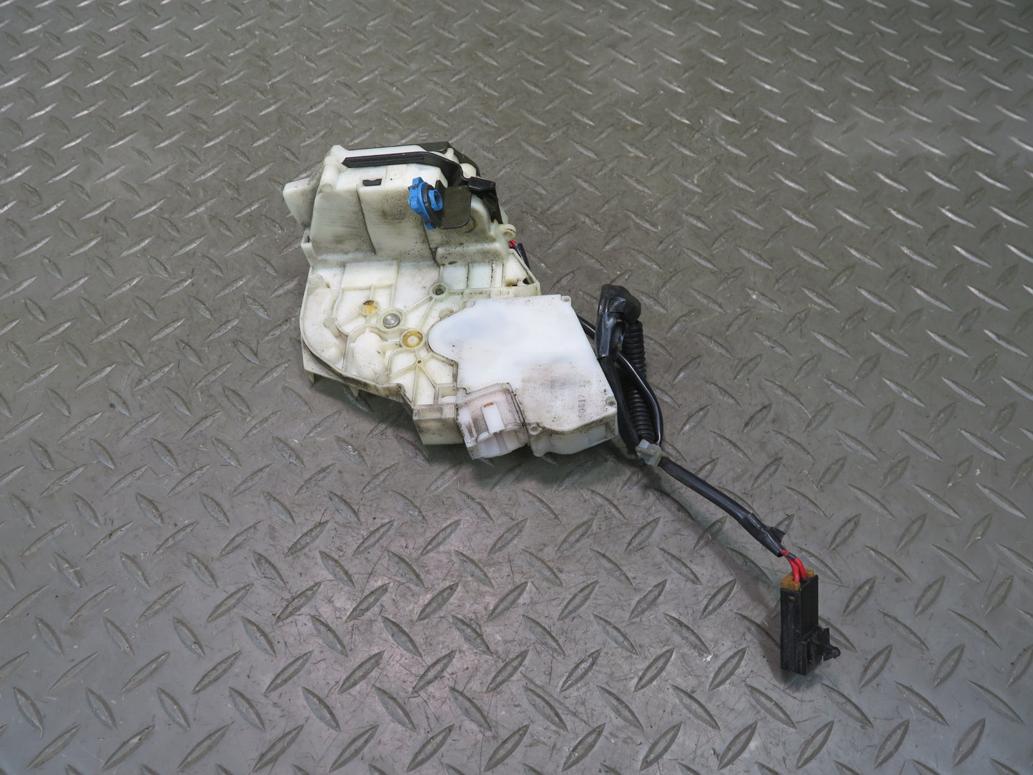 95-97 Nissan Gloria Cedric HY33 Rear Left Door Lock Latch Actuator OEM