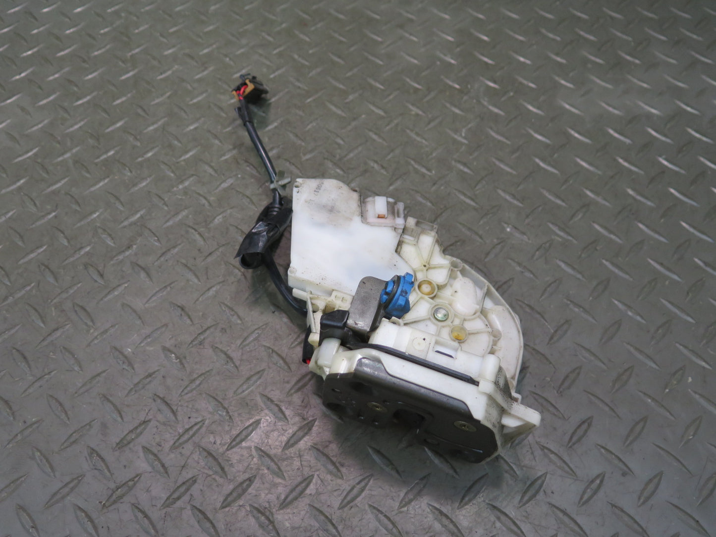 95-97 Nissan Gloria Cedric HY33 Rear Left Door Lock Latch Actuator OEM