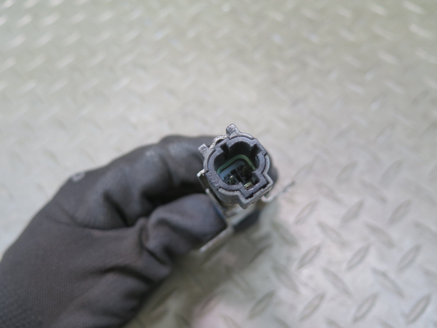 95-97 Nissan Gloria Cedric HY33 AT Fuel Injector Resistor OEM