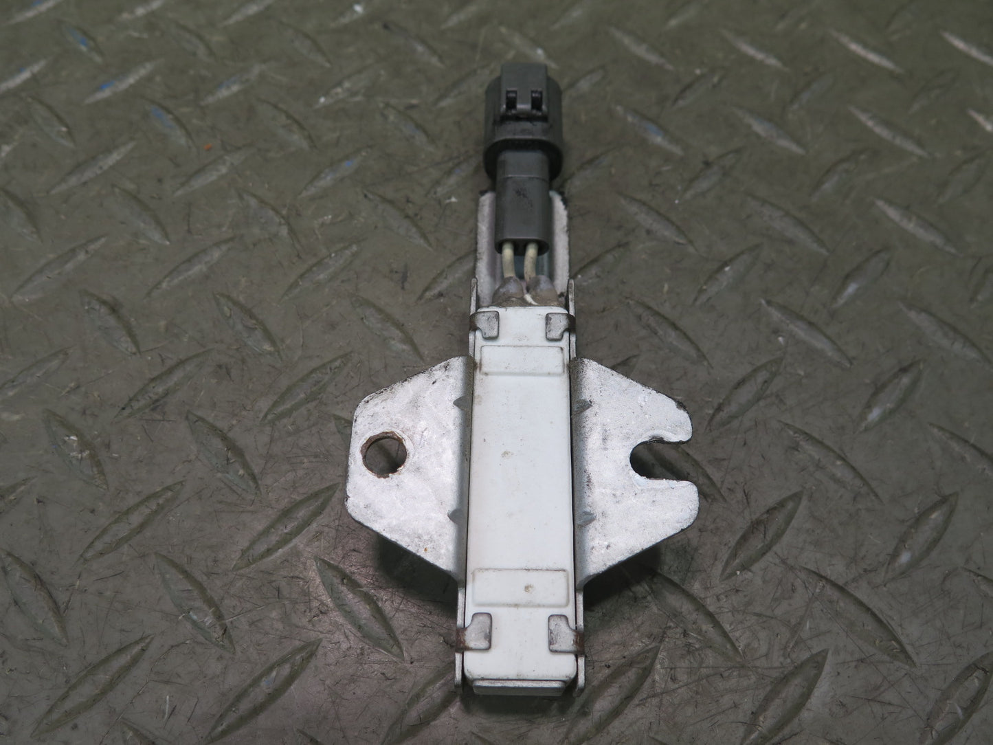 95-97 Nissan Gloria Cedric HY33 AT Fuel Injector Resistor OEM