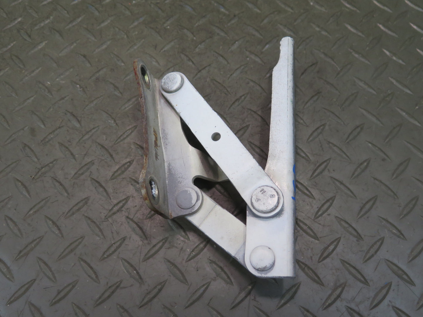 95-97 Nissan Gloria Cedric HY33 Front Left & Right Hood Hinge White Set OEM