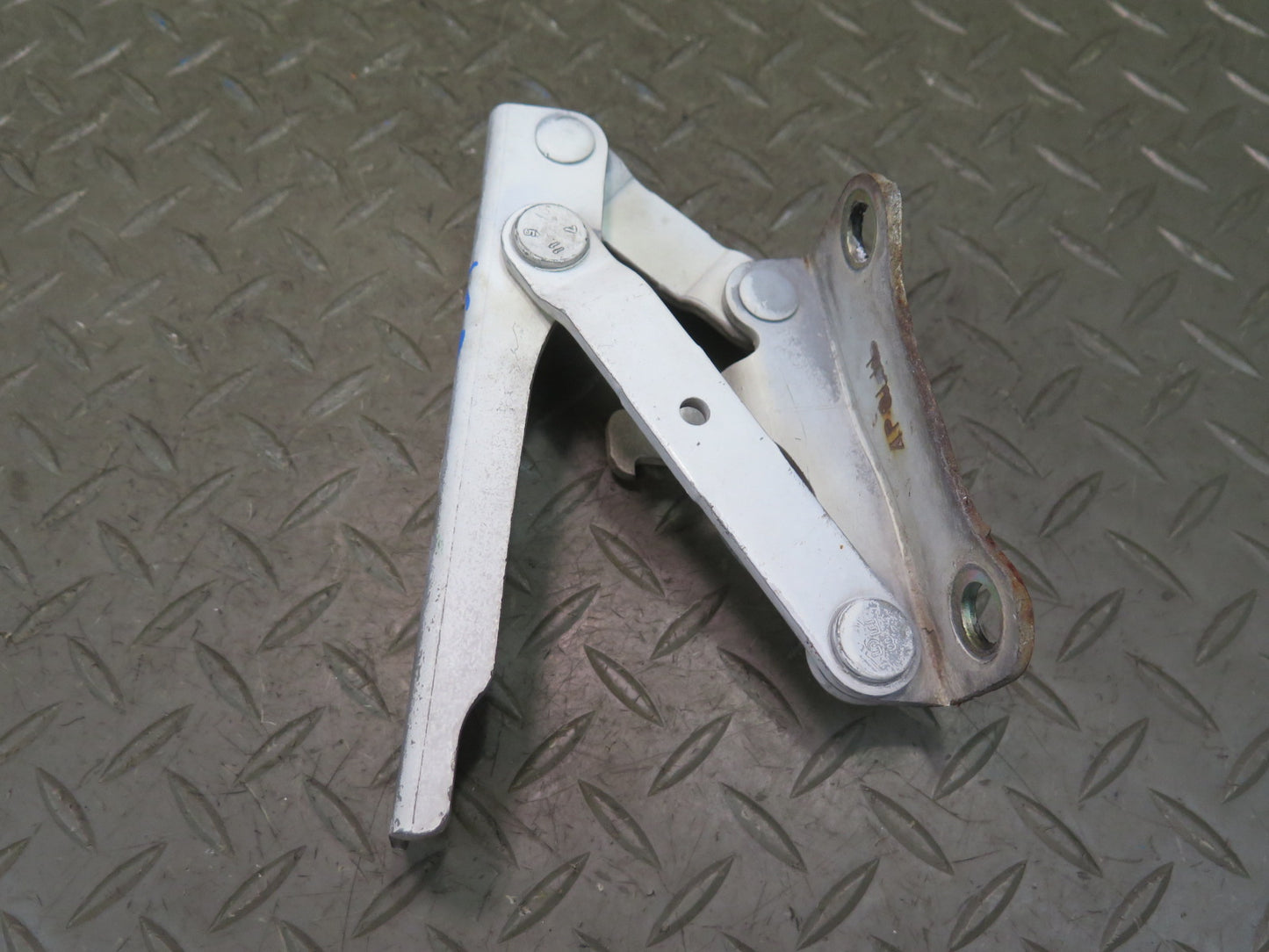 95-97 Nissan Gloria Cedric HY33 Front Left & Right Hood Hinge White Set OEM