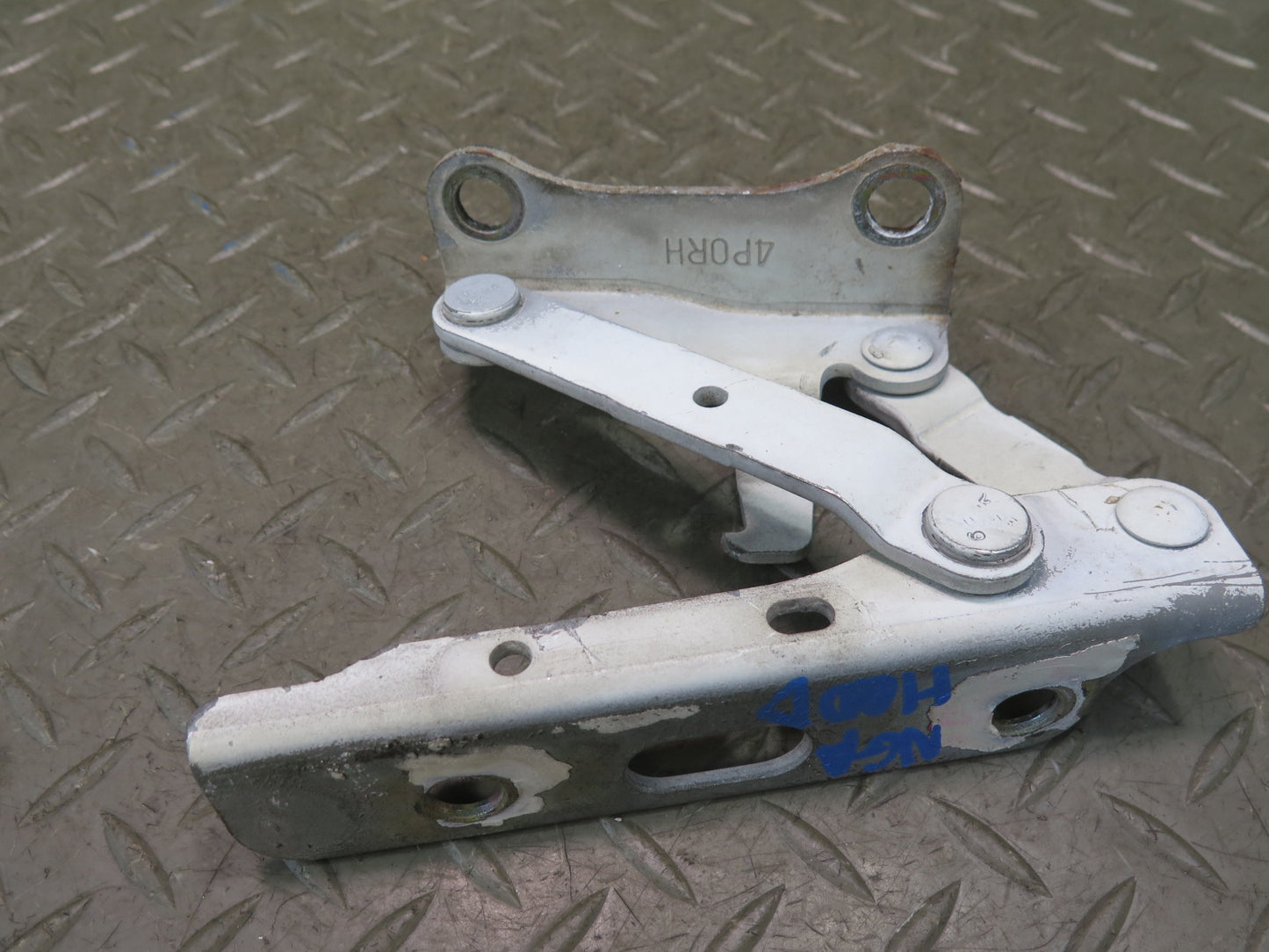95-97 Nissan Gloria Cedric HY33 Front Left & Right Hood Hinge White Set OEM
