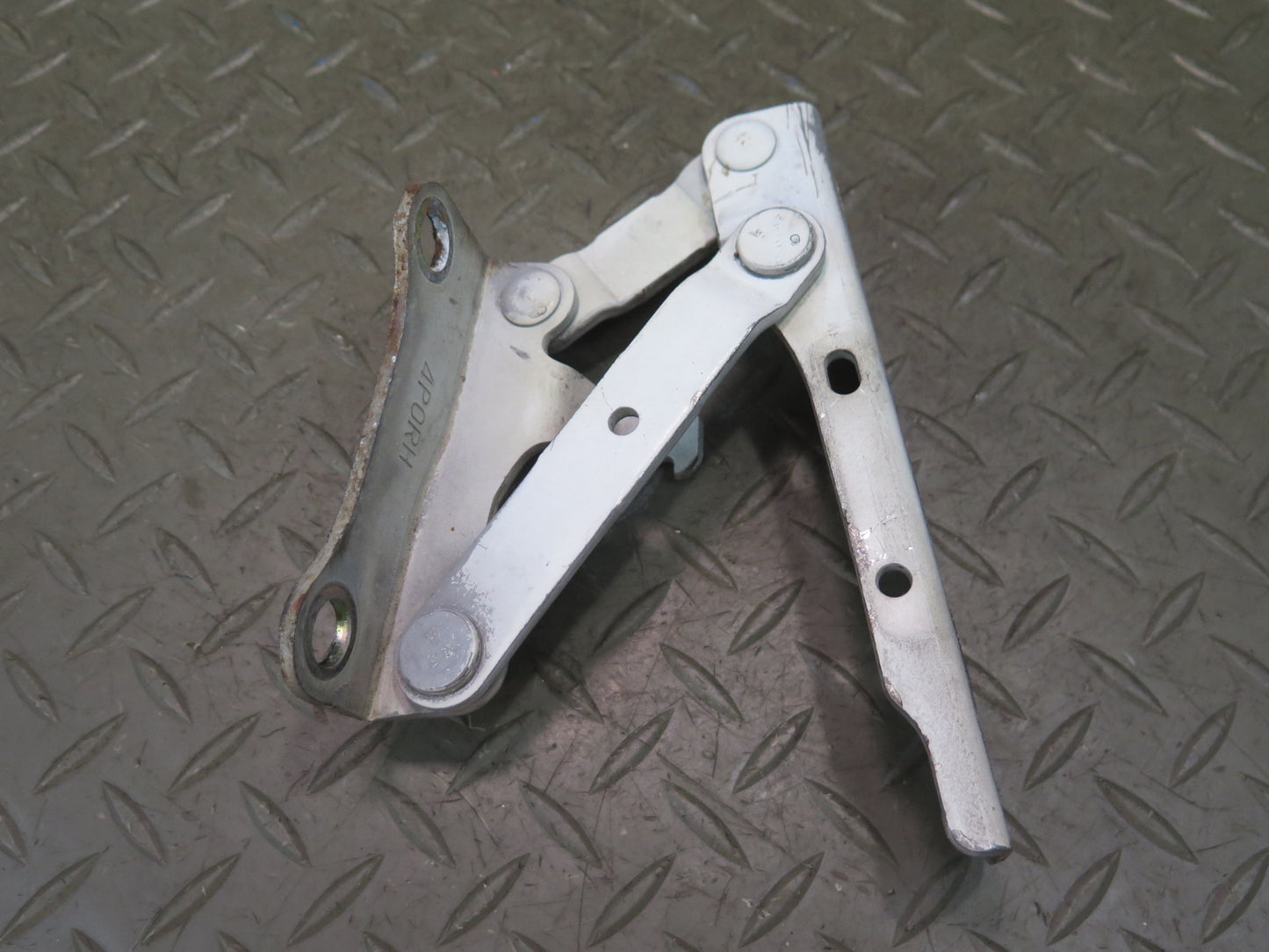 95-97 Nissan Gloria Cedric HY33 Front Left & Right Hood Hinge White Set OEM