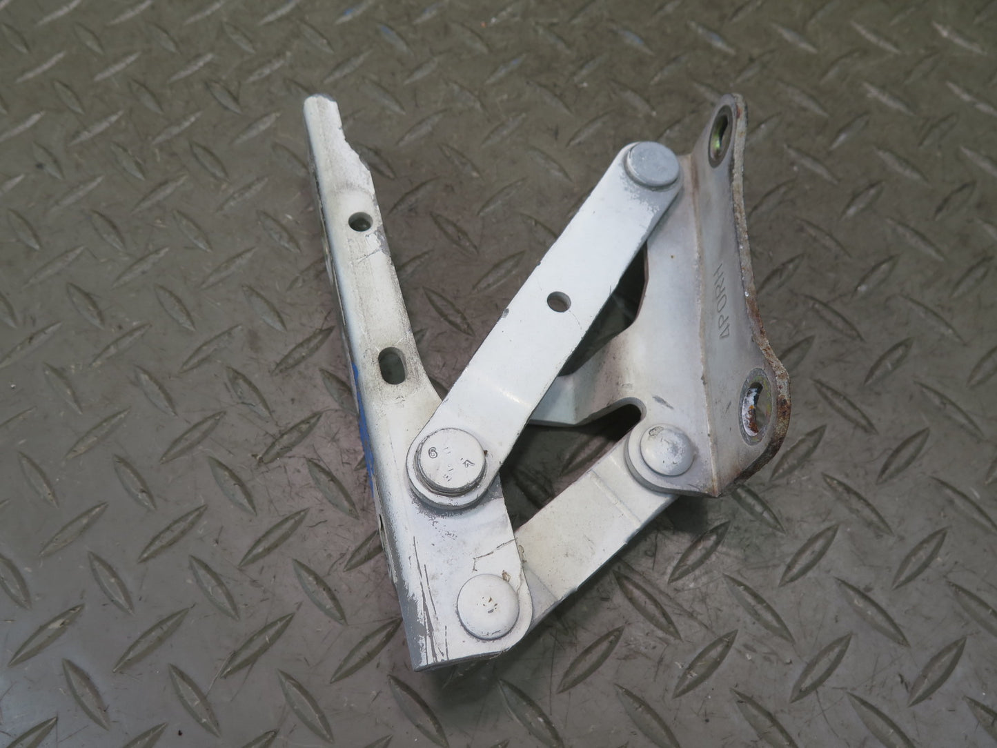 95-97 Nissan Gloria Cedric HY33 Front Left & Right Hood Hinge White Set OEM