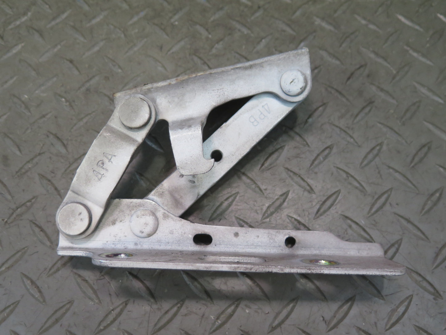 95-97 Nissan Gloria Cedric HY33 Front Left & Right Hood Hinge White Set OEM