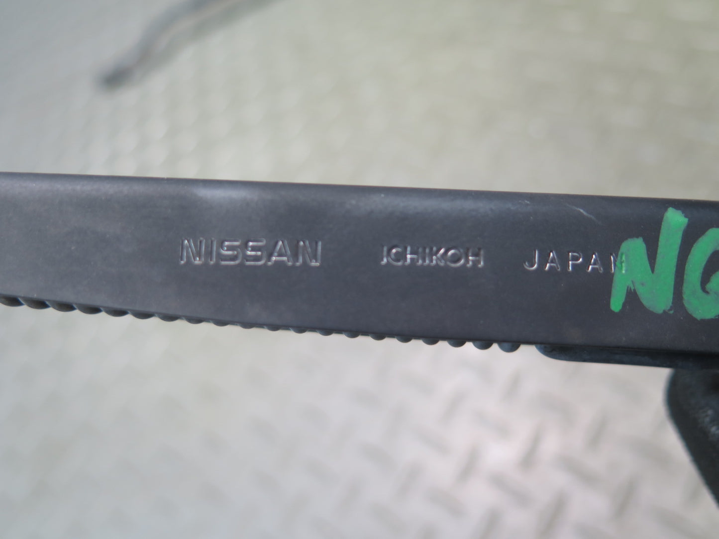 95-97 Nissan Gloria Cedric HY33 Front Left Right Wiper Arm Set of 2 OEM