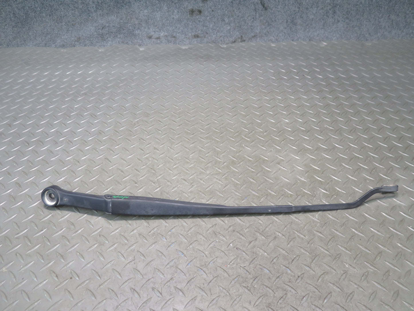 95-97 Nissan Gloria Cedric HY33 Front Left Right Wiper Arm Set of 2 OEM
