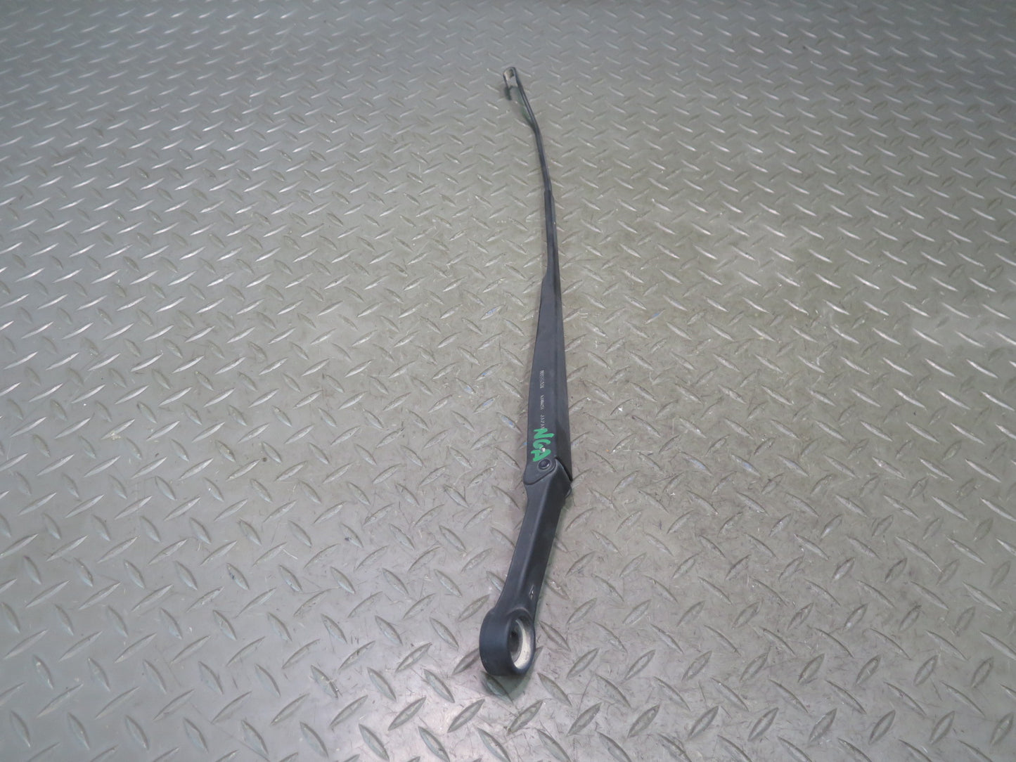 95-97 Nissan Gloria Cedric HY33 Front Left Right Wiper Arm Set of 2 OEM