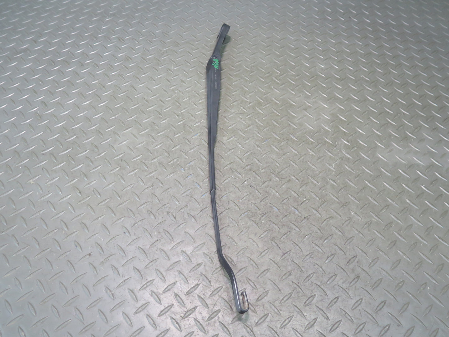 95-97 Nissan Gloria Cedric HY33 Front Left Right Wiper Arm Set of 2 OEM