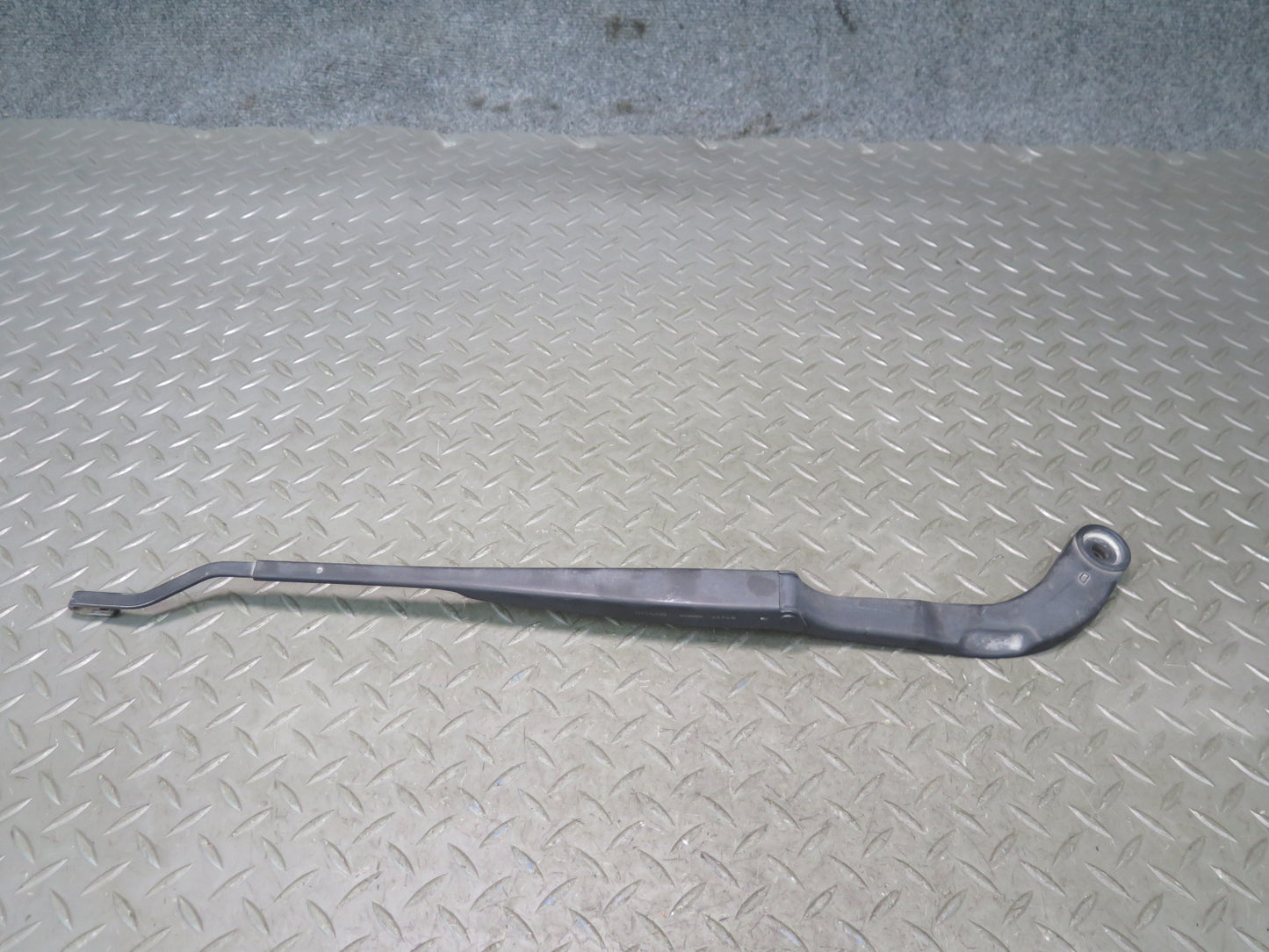 95-97 Nissan Gloria Cedric HY33 Front Left Right Wiper Arm Set of 2 OEM