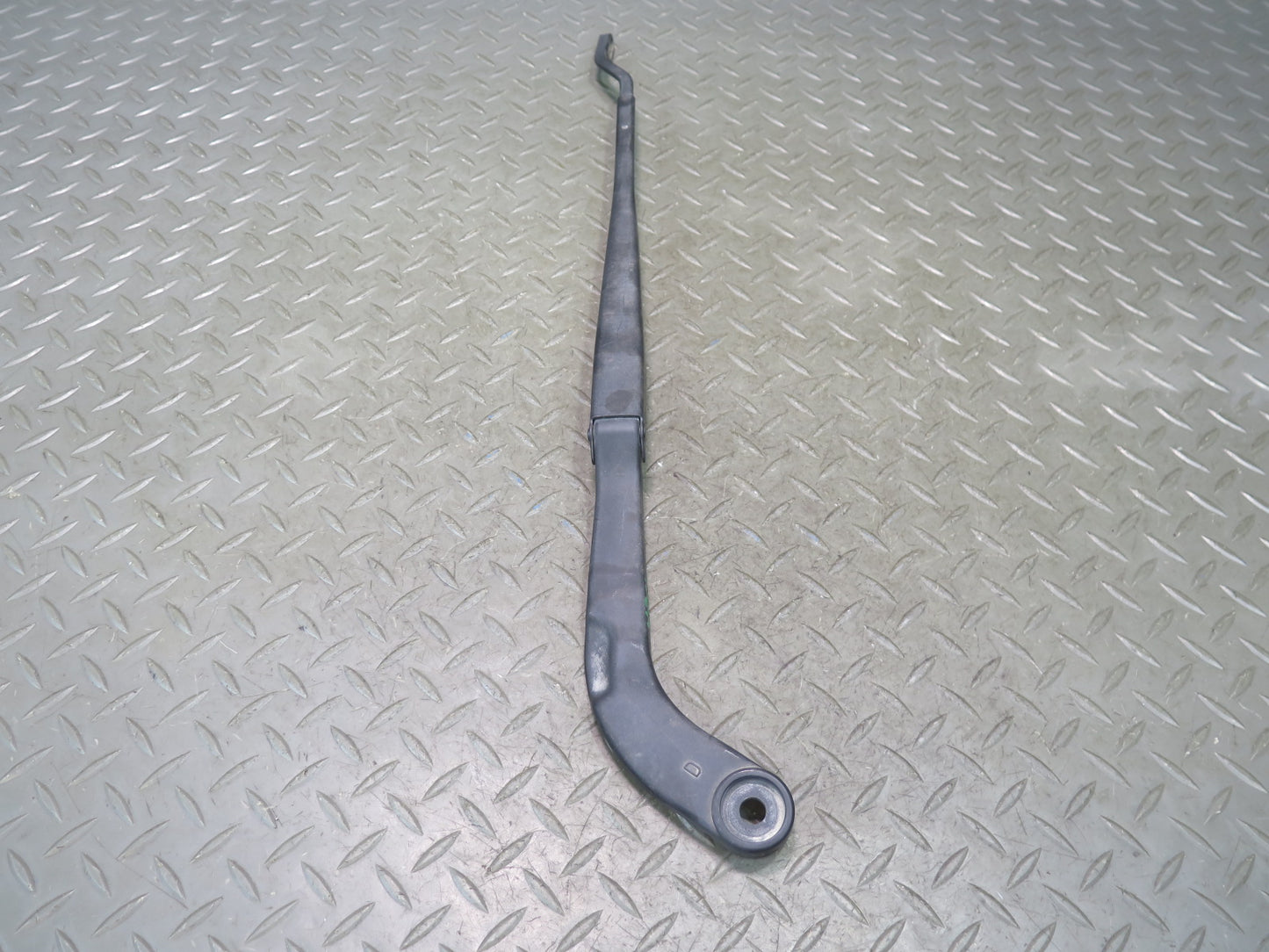 95-97 Nissan Gloria Cedric HY33 Front Left Right Wiper Arm Set of 2 OEM