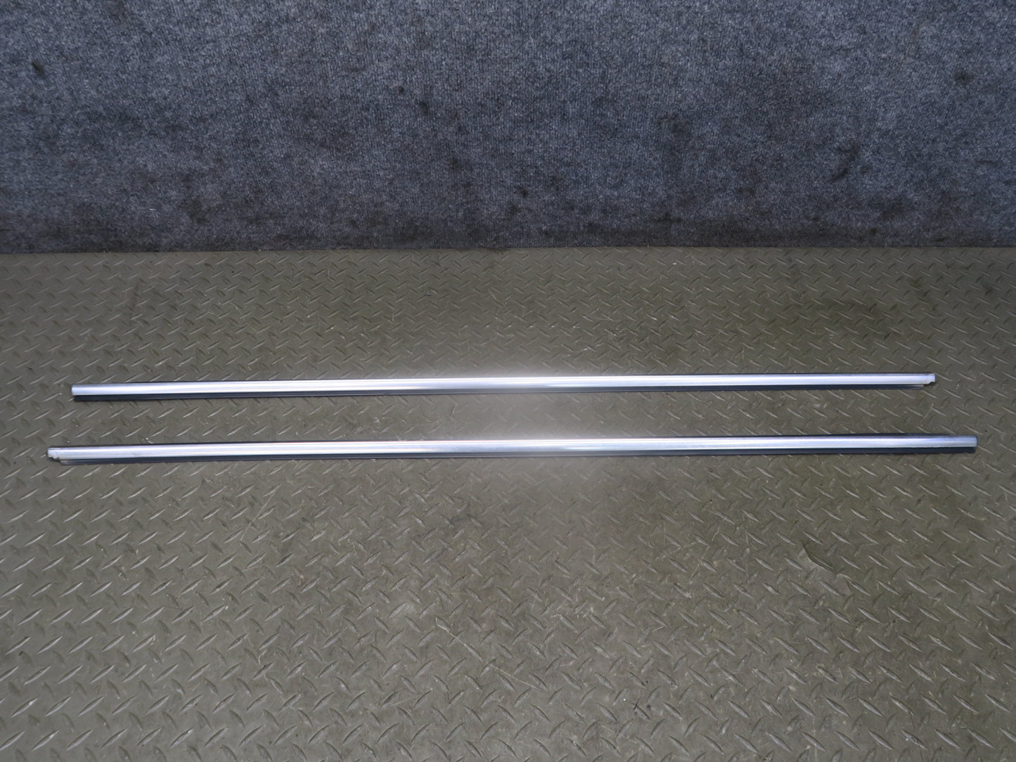 01-06 BMW E46 330ci Convert Set of 2 Door Weatherstrip Molding Trim Chrome OEM