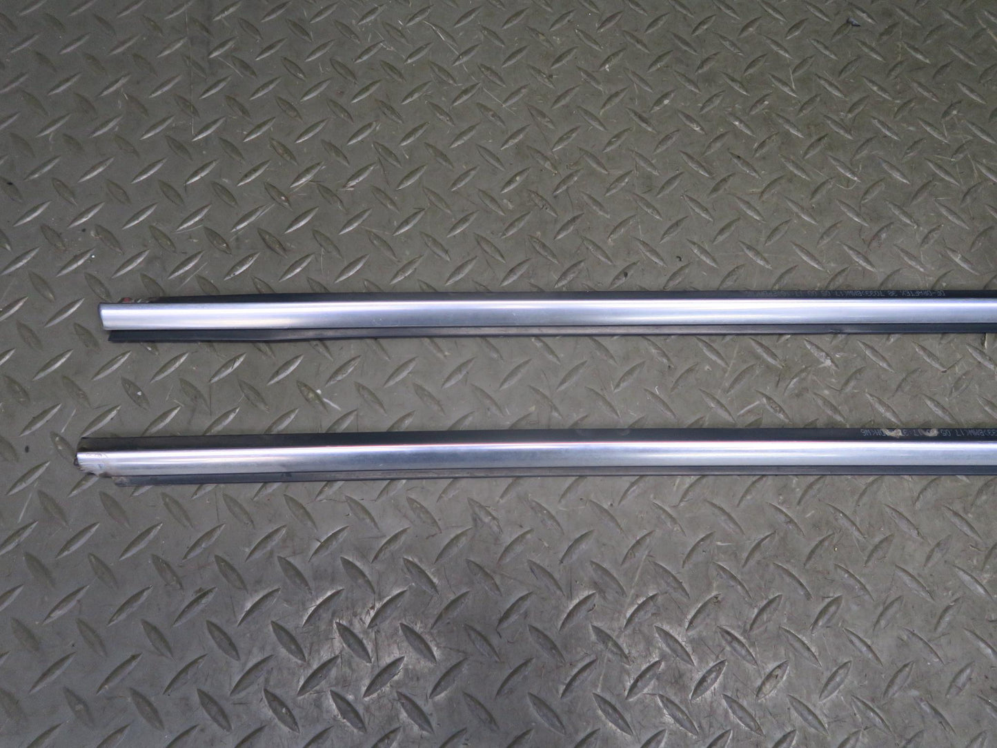 01-06 BMW E46 330ci Convert Set of 2 Door Weatherstrip Molding Trim Chrome OEM
