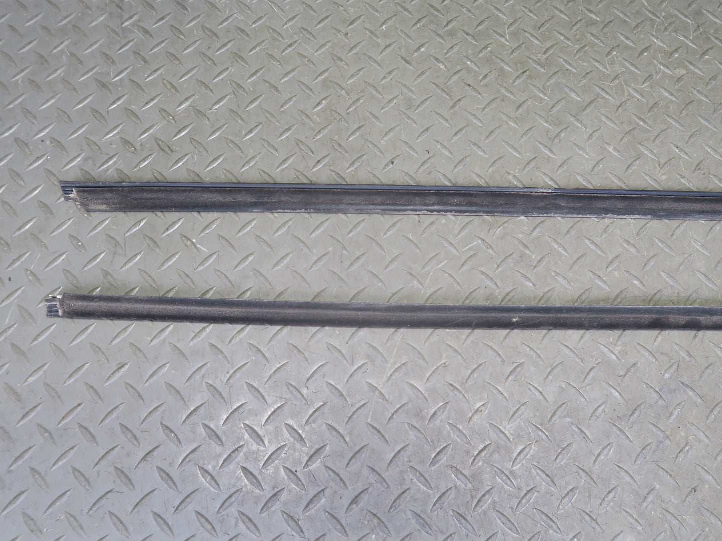 01-06 BMW E46 330ci Convert Set of 2 Door Weatherstrip Molding Trim Chrome OEM