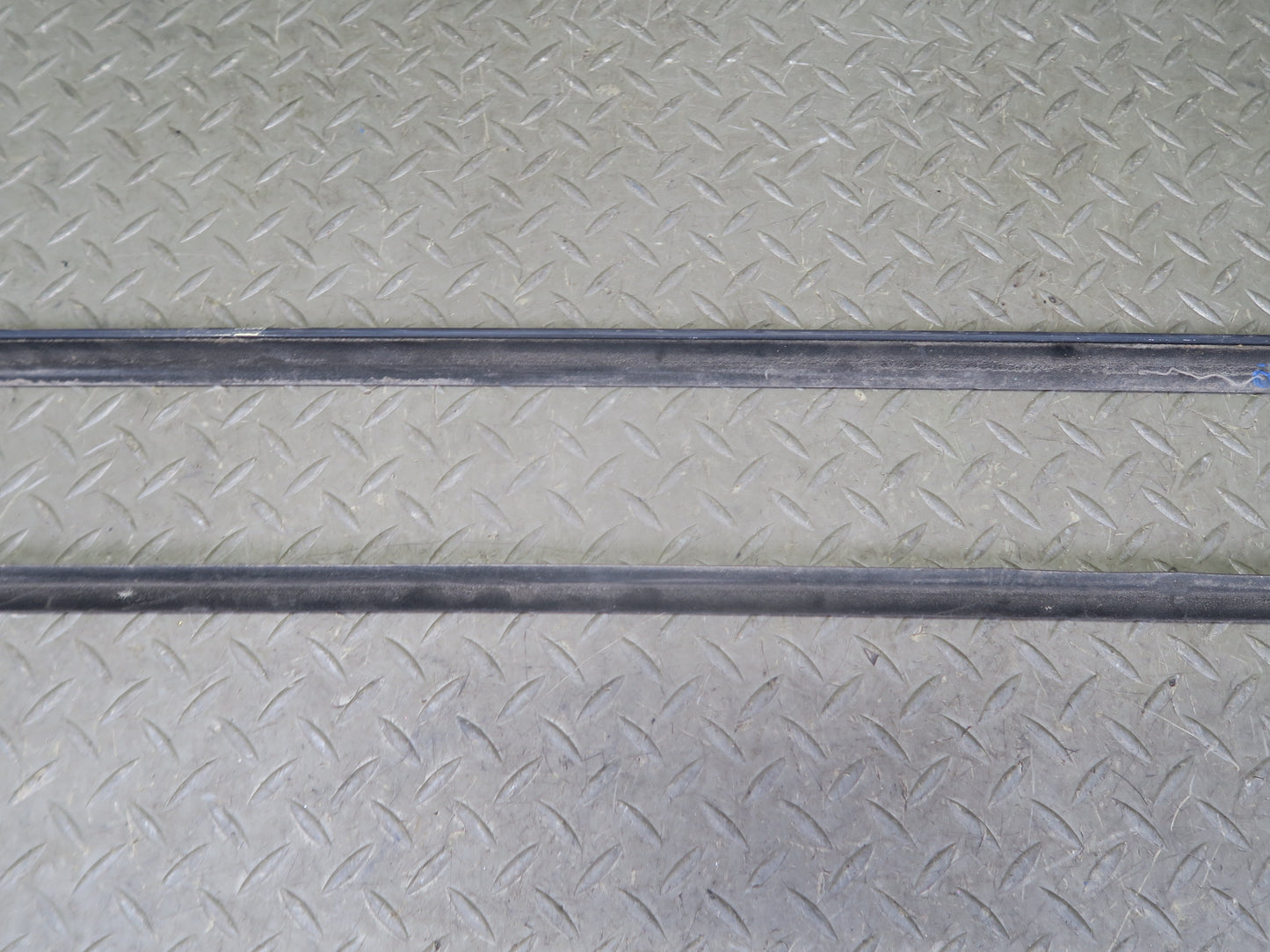 01-06 BMW E46 330ci Convert Set of 2 Door Weatherstrip Molding Trim Chrome OEM