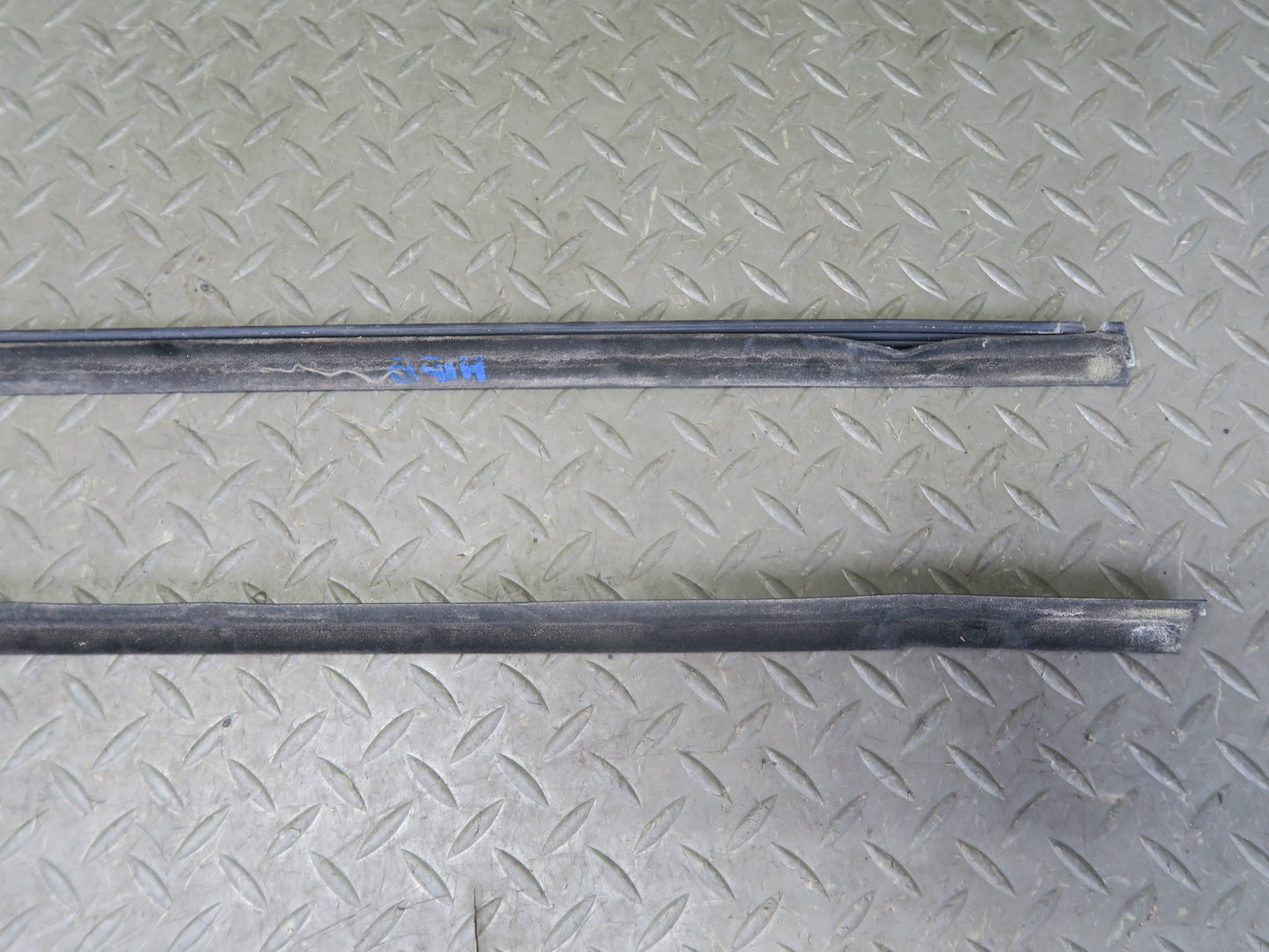 01-06 BMW E46 330ci Convert Set of 2 Door Weatherstrip Molding Trim Chrome OEM