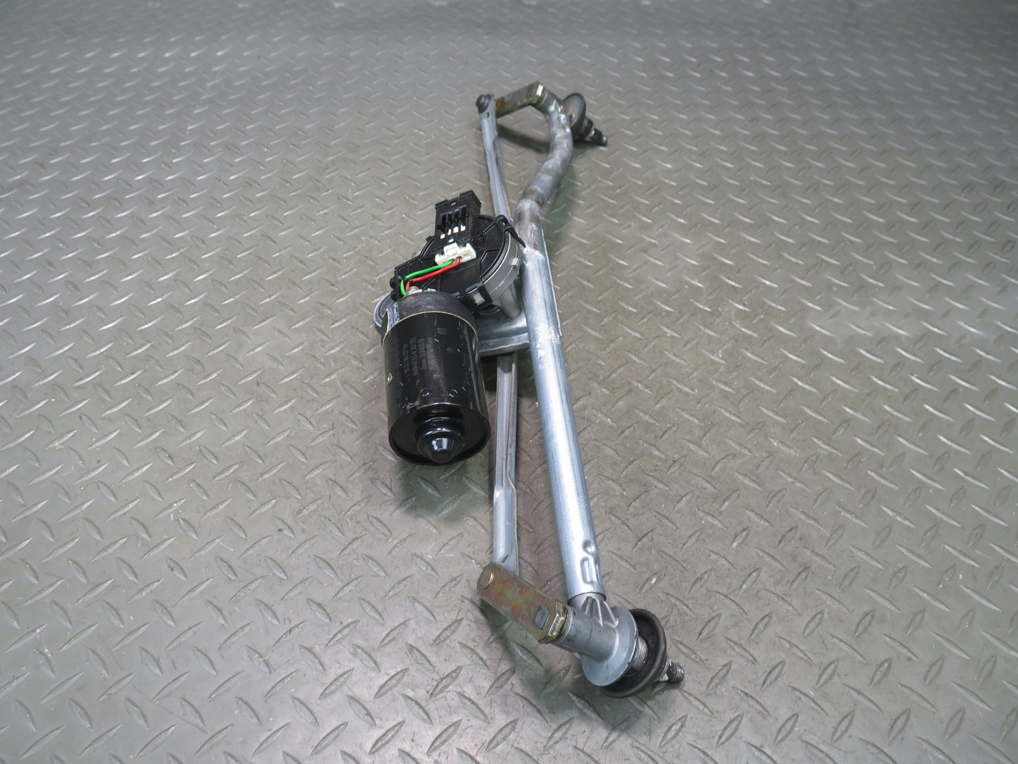 01-06 BMW E46 330ci Windshield Wiper Transmission Linkage w Motor OEM
