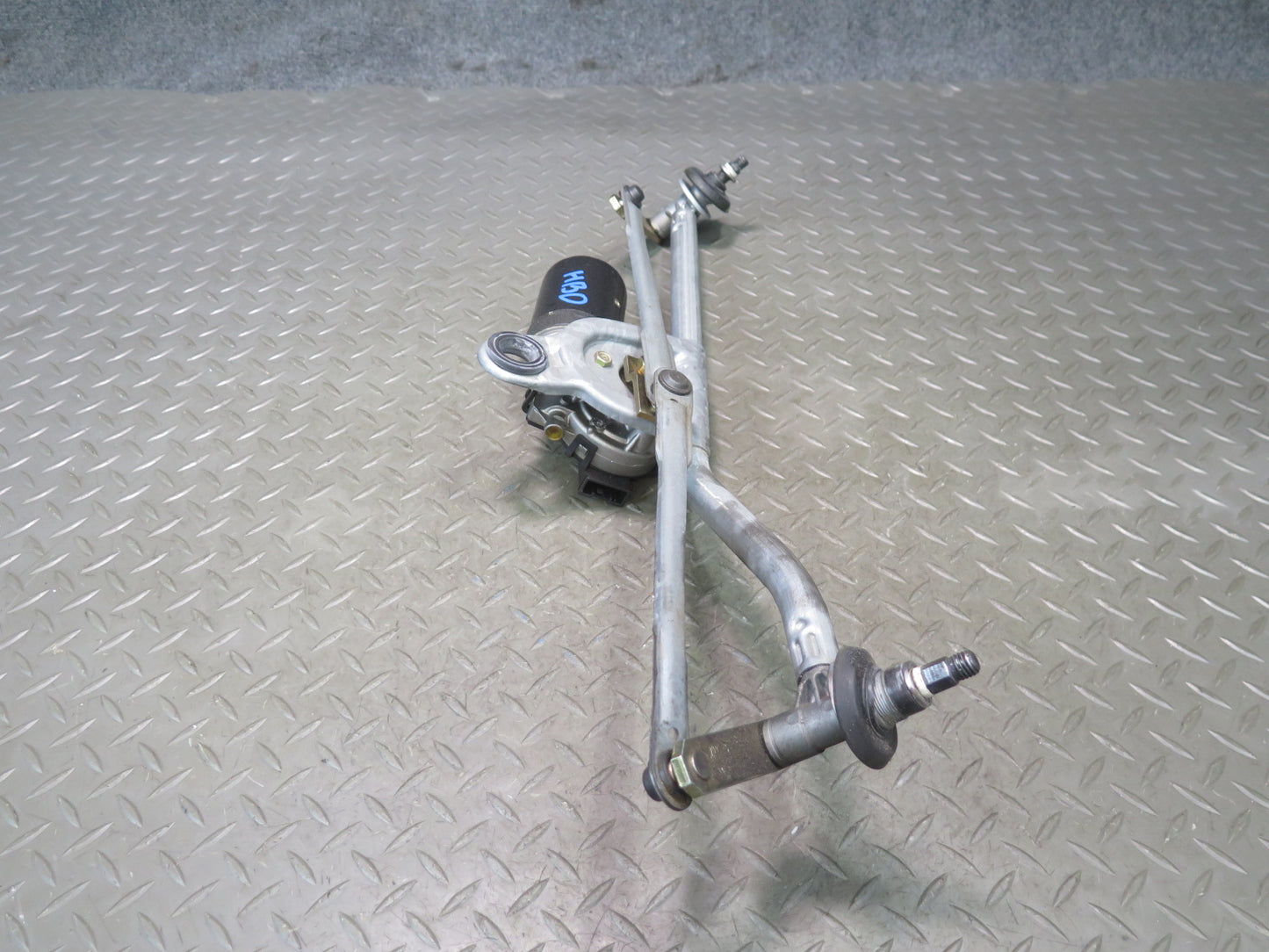 01-06 BMW E46 330ci Windshield Wiper Transmission Linkage w Motor OEM