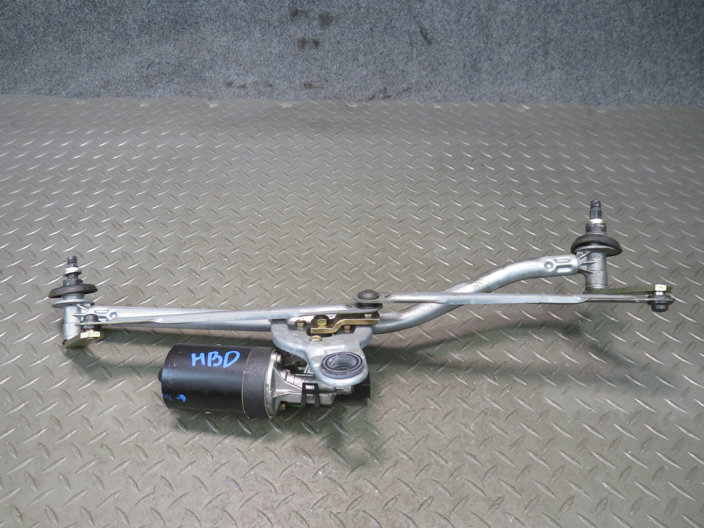 01-06 BMW E46 330ci Windshield Wiper Transmission Linkage w Motor OEM