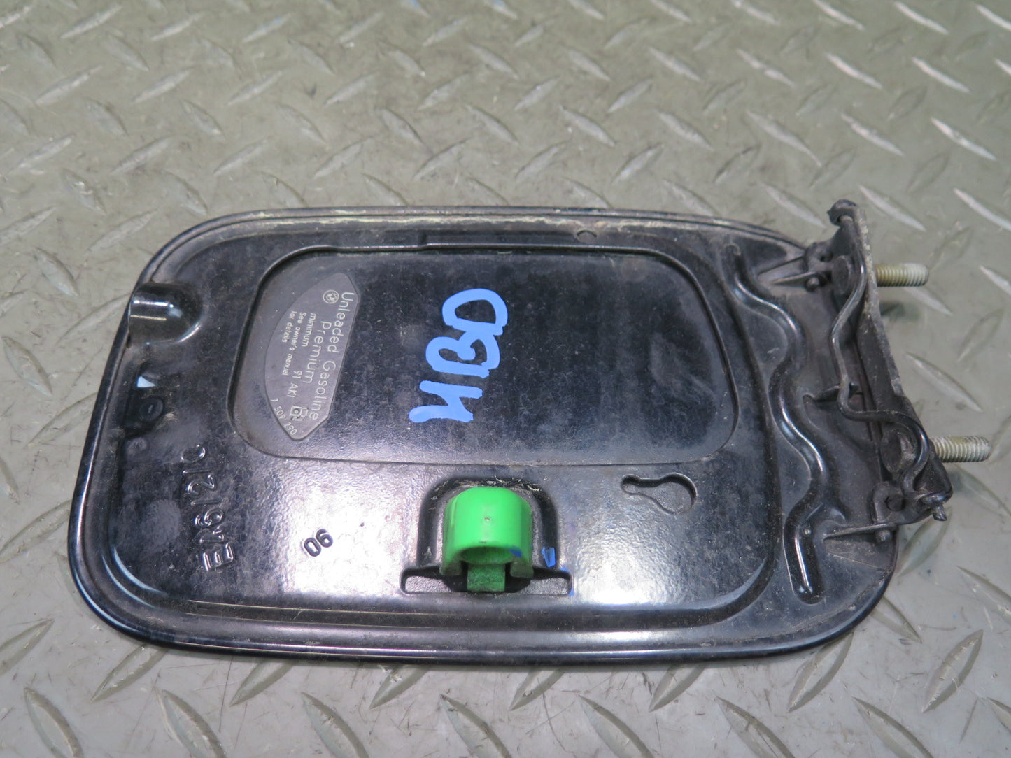 01-06 BMW E46 330ci Convertible Fuel Tank Filler Door Lid Cover Black OEM