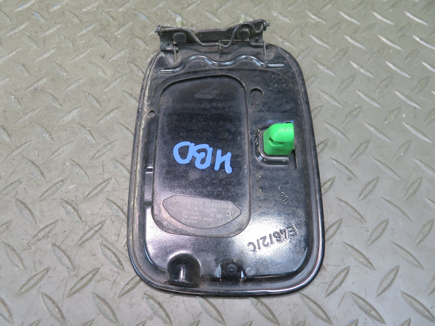 01-06 BMW E46 330ci Convertible Fuel Tank Filler Door Lid Cover Black OEM
