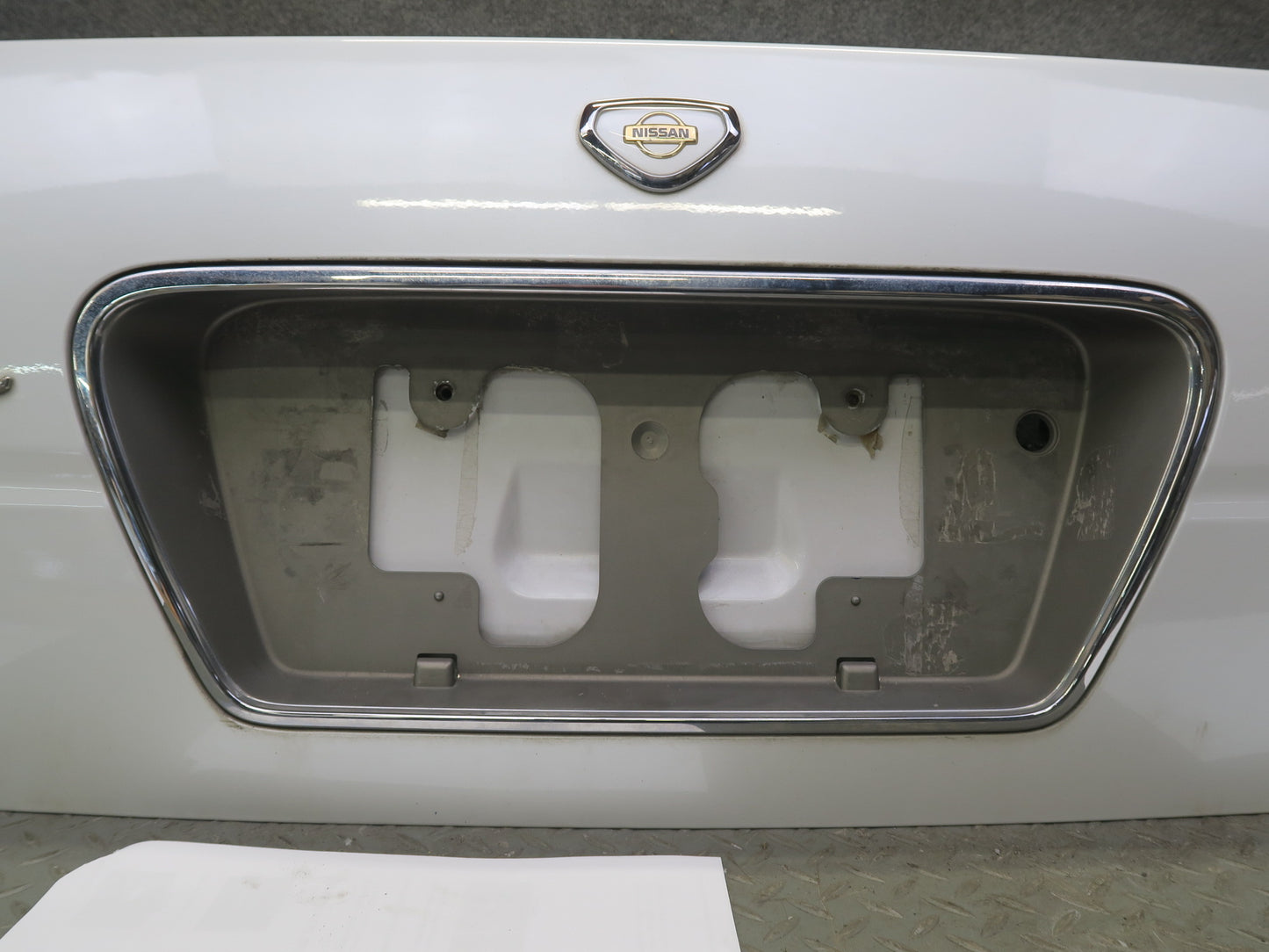 95-97 Nissan Gloria HY33 Rear Trunk Deck Lid Shell Panel Cover White Assmbly OEM