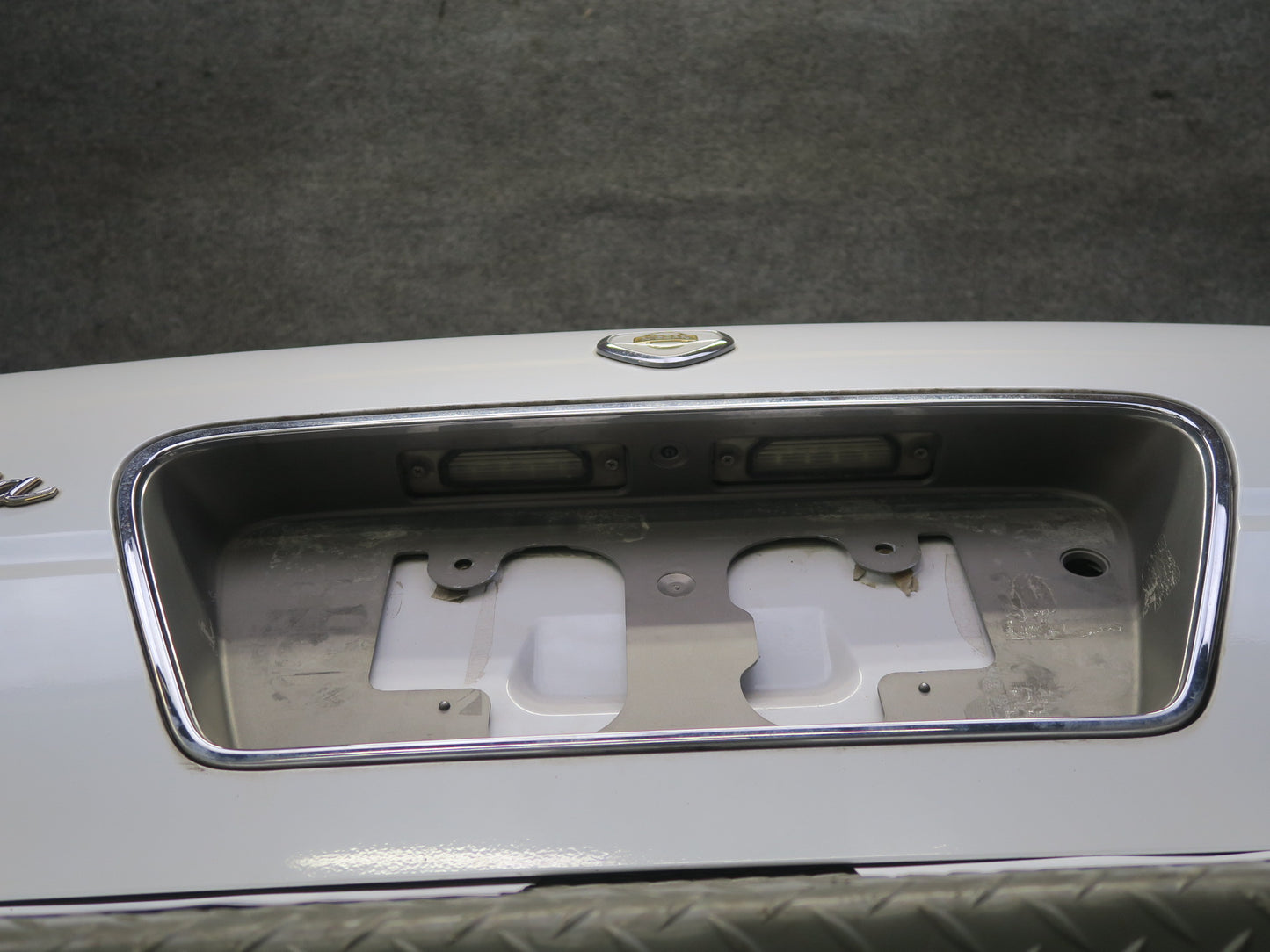 95-97 Nissan Gloria HY33 Rear Trunk Deck Lid Shell Panel Cover White Assmbly OEM
