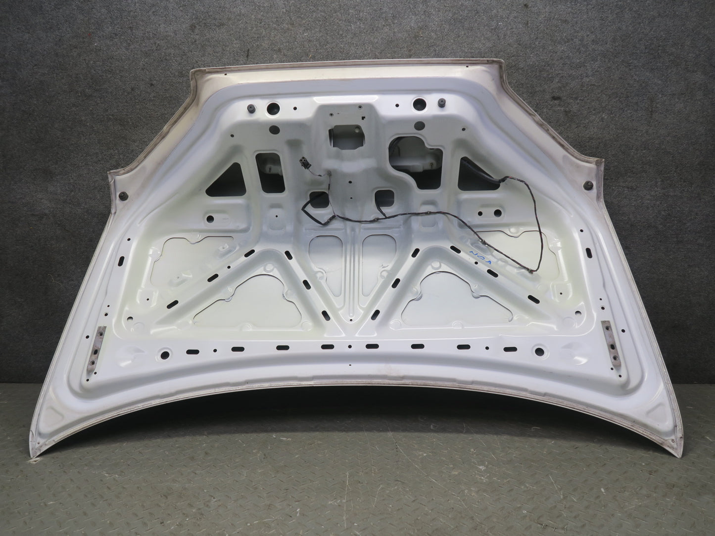 95-97 Nissan Gloria HY33 Rear Trunk Deck Lid Shell Panel Cover White Assmbly OEM