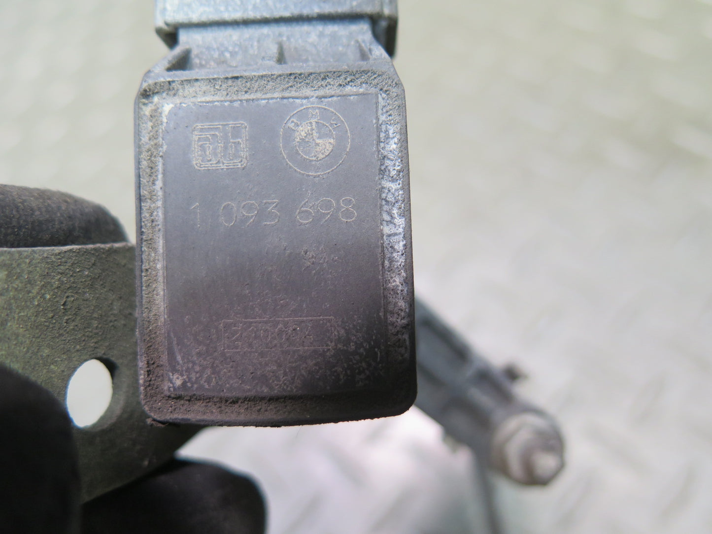 01-06 BMW E46 330Ci Rear Right Suspension Height Level Sensor 1093698 OEM