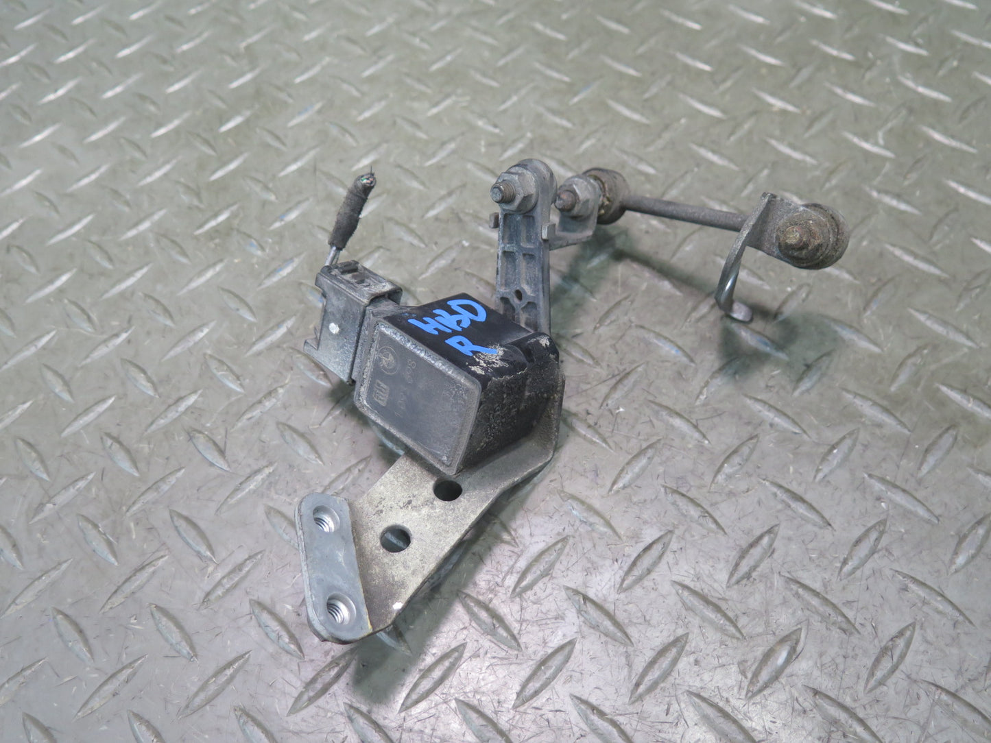 01-06 BMW E46 330Ci Rear Right Suspension Height Level Sensor 1093698 OEM